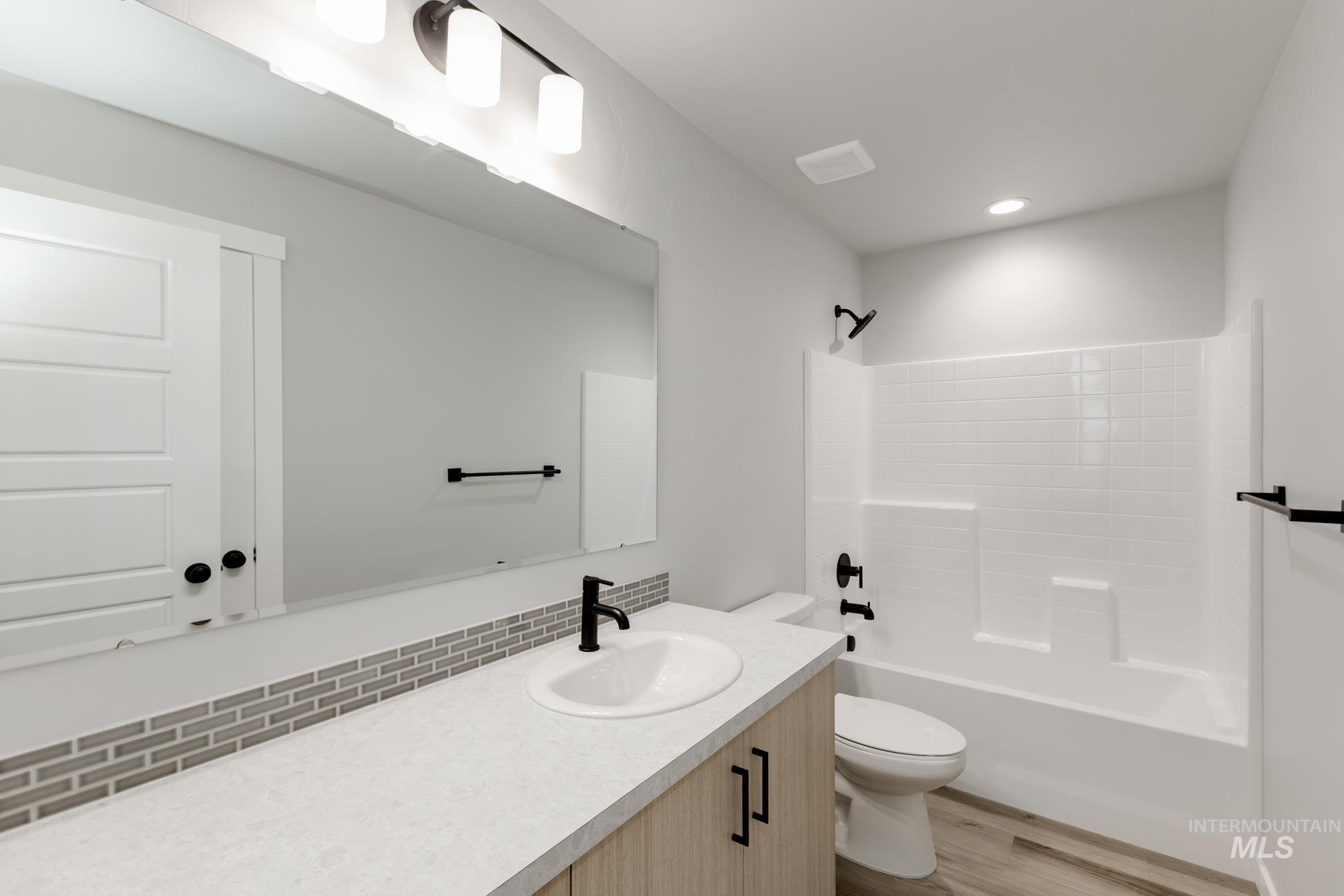 891 N Mirror Creek Way, Meridian, Idaho 83642, 3 Bedrooms, 2.5 Bathrooms, Residential For Sale, Price $464,990,MLS 98967511