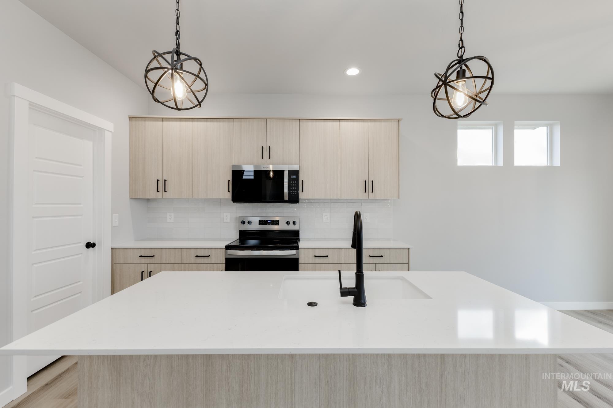 891 N Mirror Creek Way, Meridian, Idaho 83642, 3 Bedrooms, 2.5 Bathrooms, Residential For Sale, Price $464,990,MLS 98967511