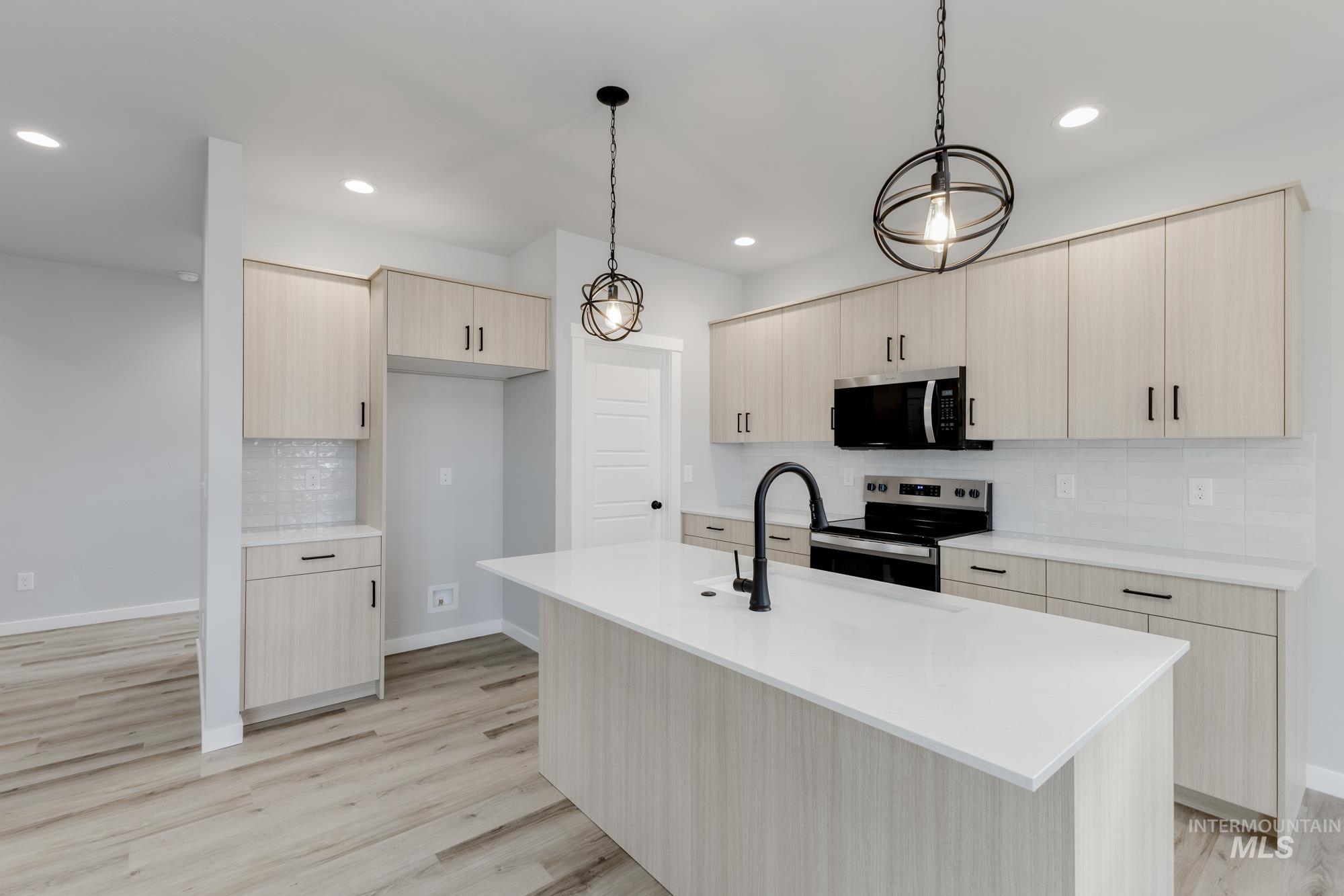 891 N Mirror Creek Way, Meridian, Idaho 83642, 3 Bedrooms, 2.5 Bathrooms, Residential For Sale, Price $464,990,MLS 98967511