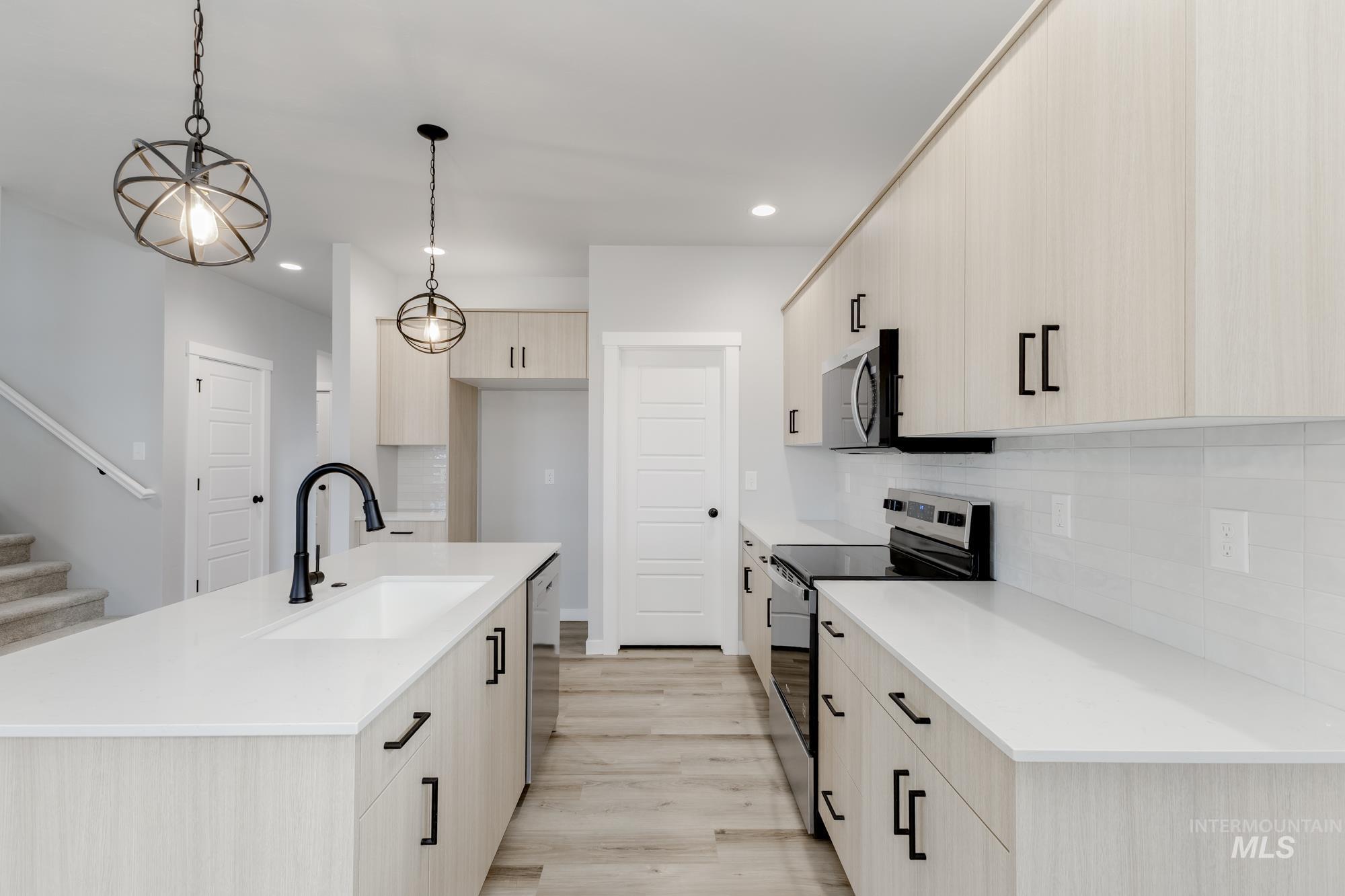 891 N Mirror Creek Way, Meridian, Idaho 83642, 3 Bedrooms, 2.5 Bathrooms, Residential For Sale, Price $464,990,MLS 98967511