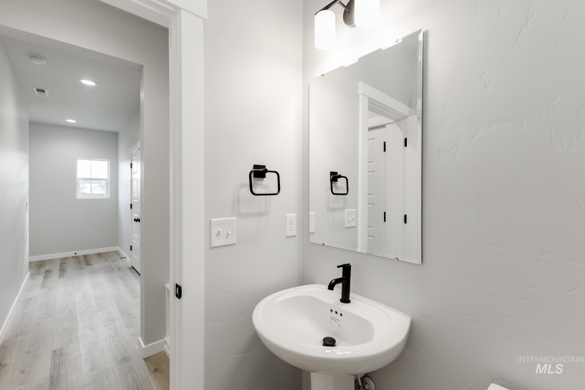 891 N Mirror Creek Way, Meridian, Idaho 83642, 3 Bedrooms, 2.5 Bathrooms, Residential For Sale, Price $464,990,MLS 98967511