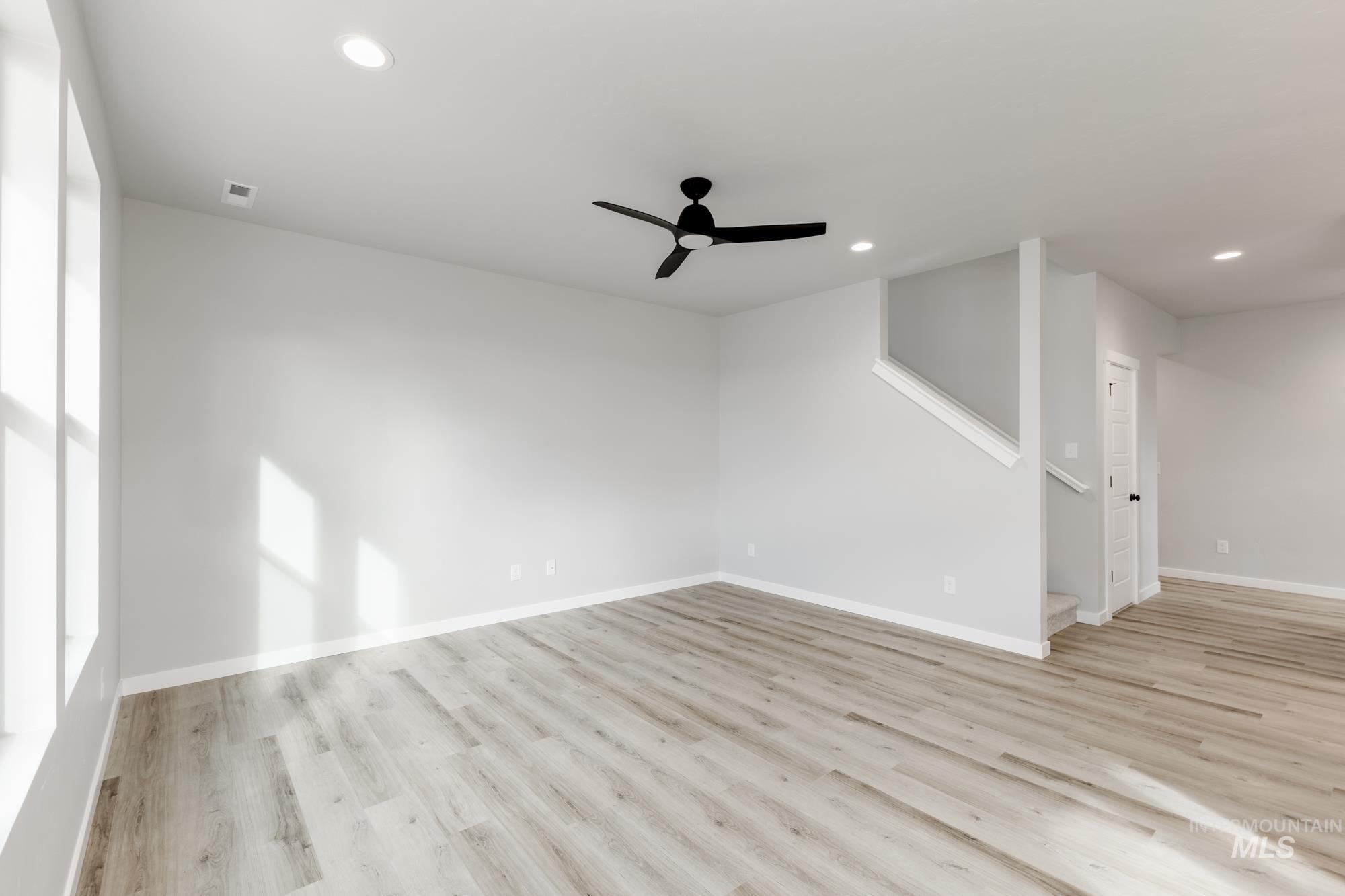 891 N Mirror Creek Way, Meridian, Idaho 83642, 3 Bedrooms, 2.5 Bathrooms, Residential For Sale, Price $464,990,MLS 98967511