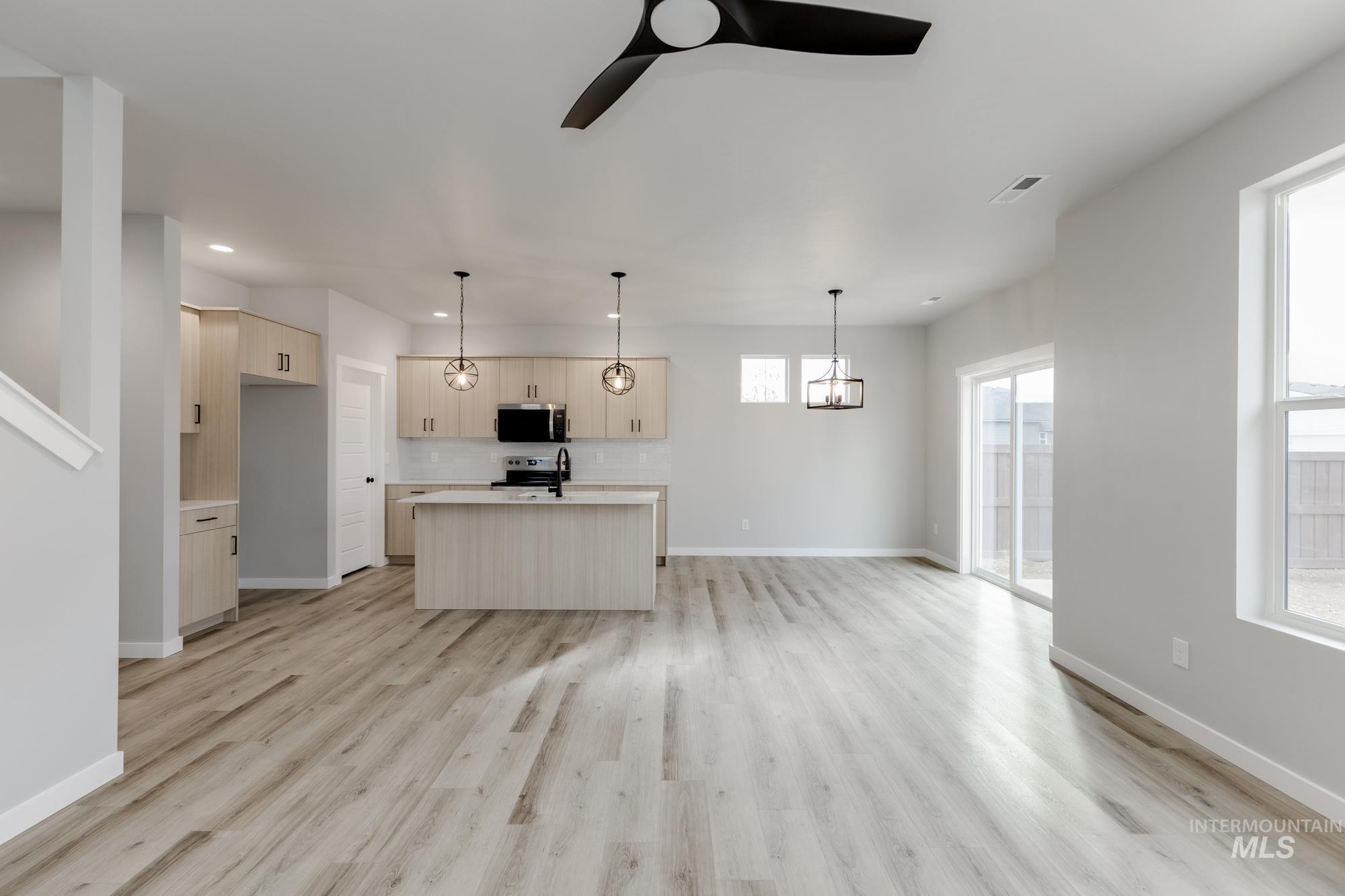 891 N Mirror Creek Way, Meridian, Idaho 83642, 3 Bedrooms, 2.5 Bathrooms, Residential For Sale, Price $464,990,MLS 98967511