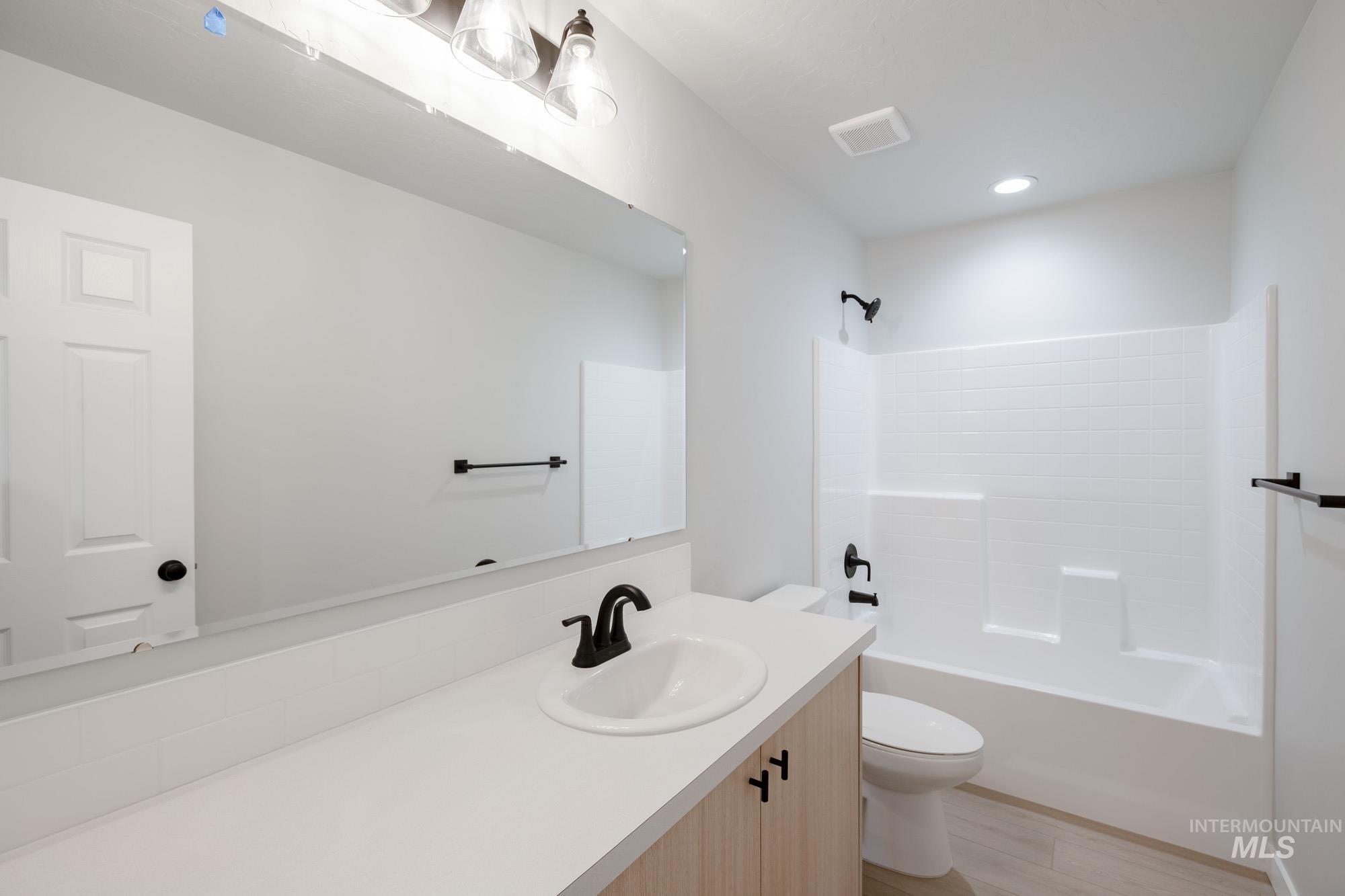 295 N Coltsfoot Ave, Kuna, Idaho 83634, 4 Bedrooms, 2.5 Bathrooms, Residential For Sale, Price $429,990,MLS 98967512