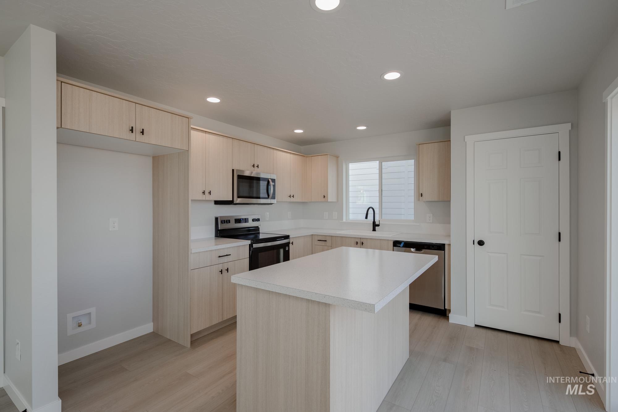 295 N Coltsfoot Ave, Kuna, Idaho 83634, 4 Bedrooms, 2.5 Bathrooms, Residential For Sale, Price $429,990,MLS 98967512