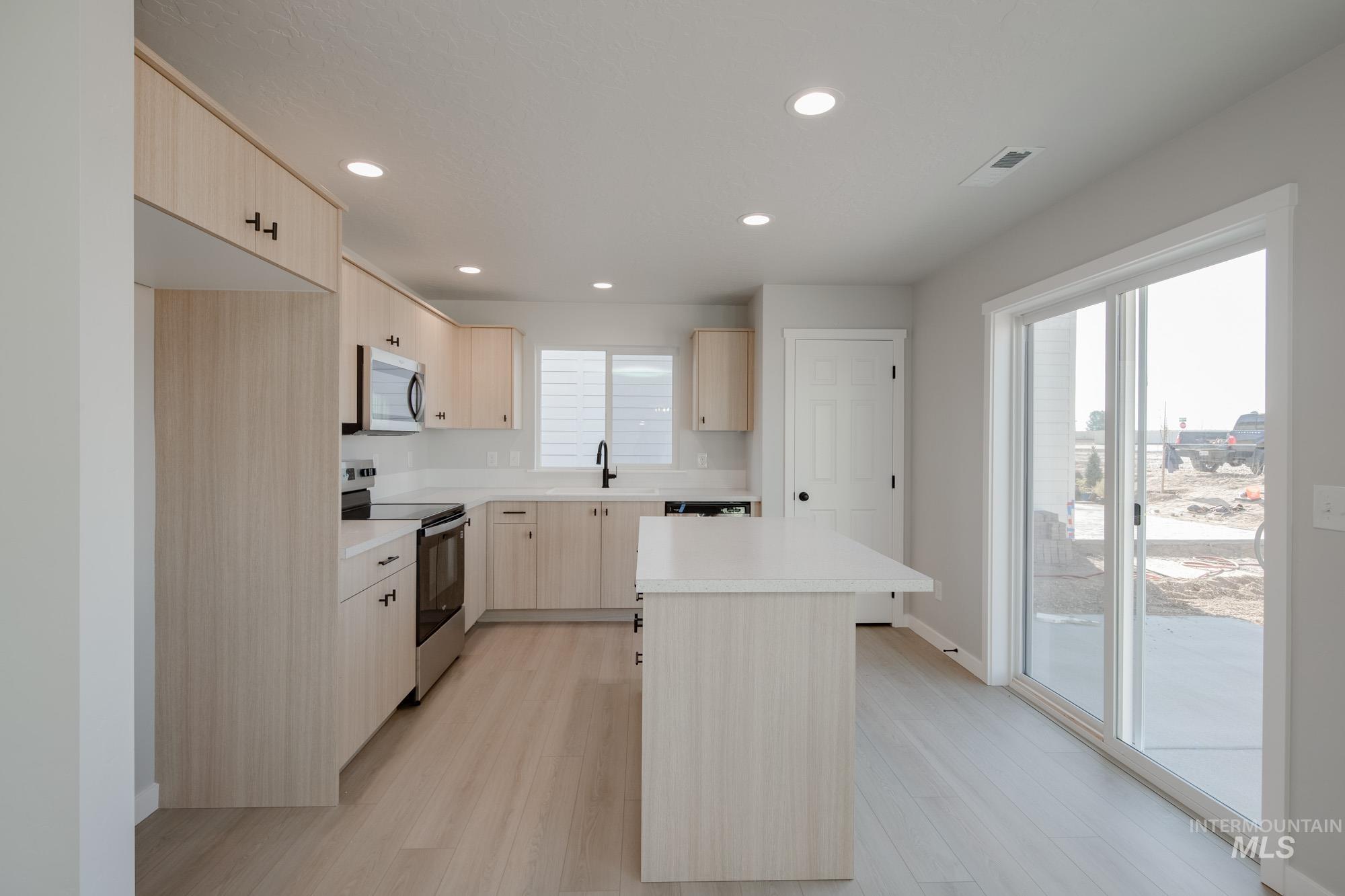 295 N Coltsfoot Ave, Kuna, Idaho 83634, 4 Bedrooms, 2.5 Bathrooms, Residential For Sale, Price $429,990,MLS 98967512