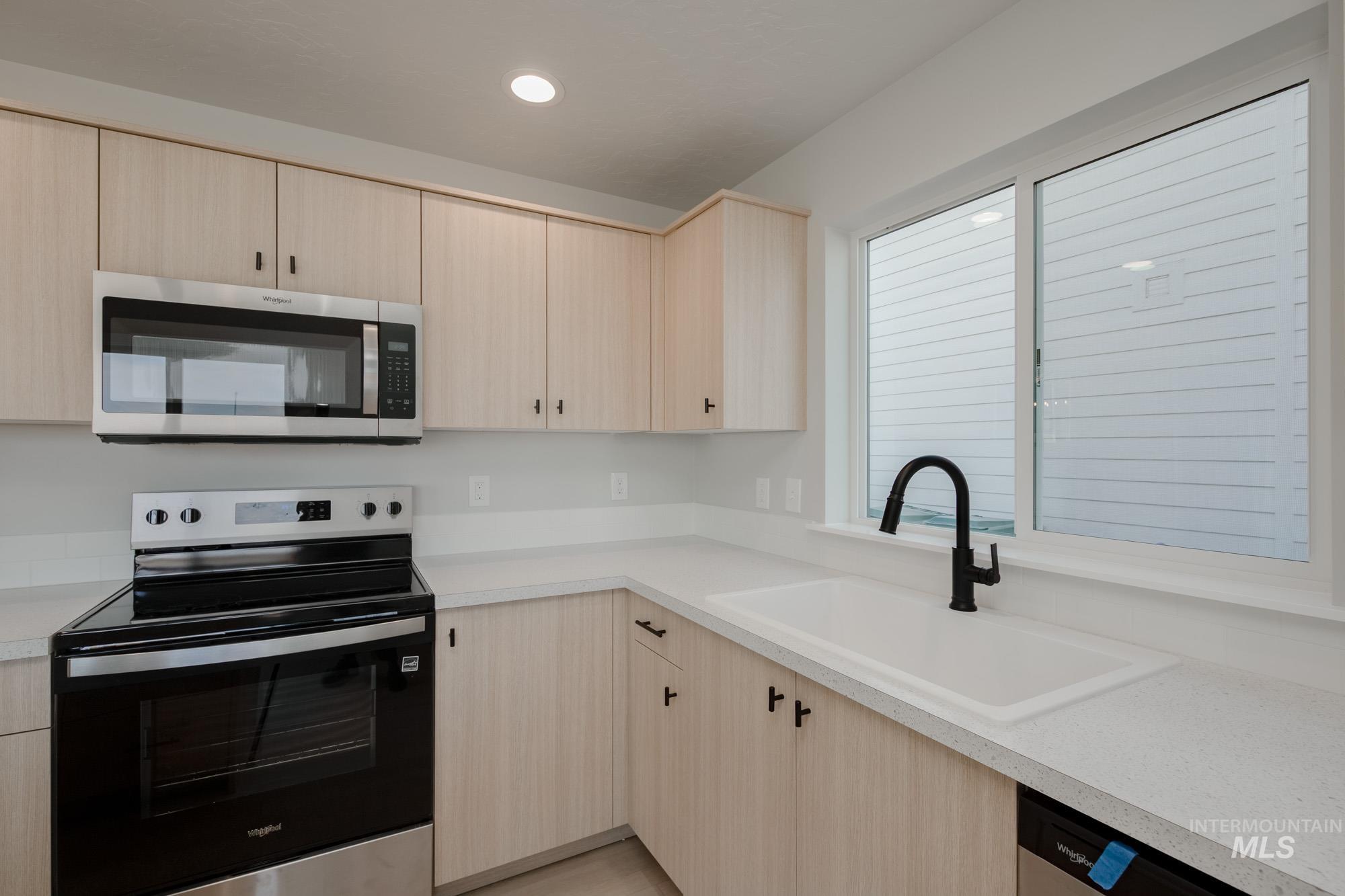 295 N Coltsfoot Ave, Kuna, Idaho 83634, 4 Bedrooms, 2.5 Bathrooms, Residential For Sale, Price $429,990,MLS 98967512