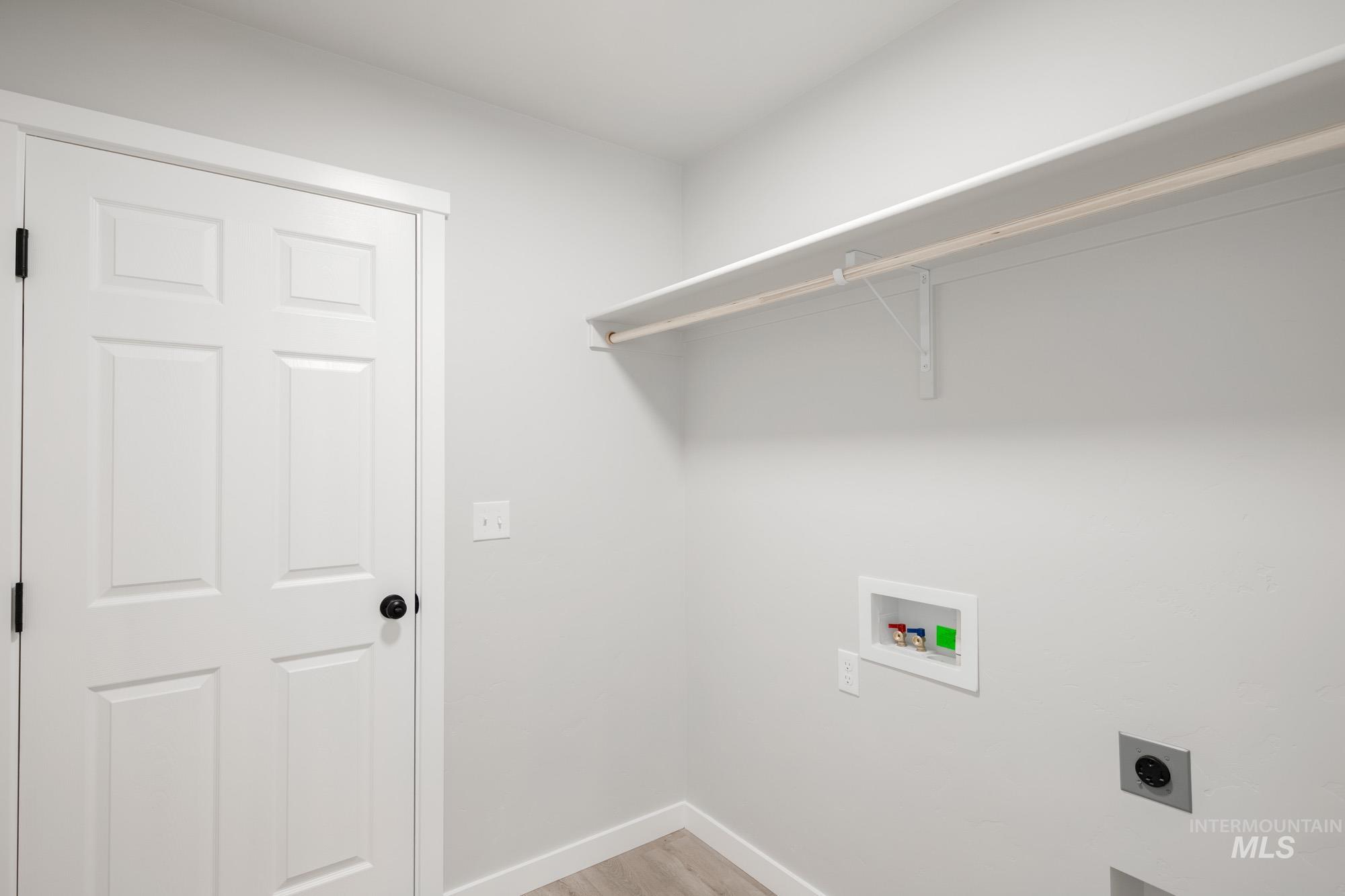 348 N Meadowsweet Ave, Kuna, Idaho 83634, 3 Bedrooms, 2 Bathrooms, Residential For Sale, Price $394,990,MLS 98967515