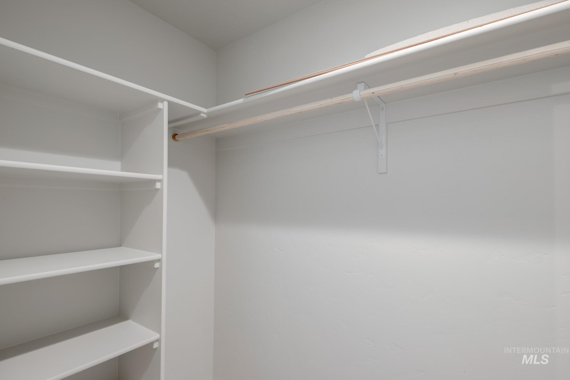 348 N Meadowsweet Ave, Kuna, Idaho 83634, 3 Bedrooms, 2 Bathrooms, Residential For Sale, Price $394,990,MLS 98967515