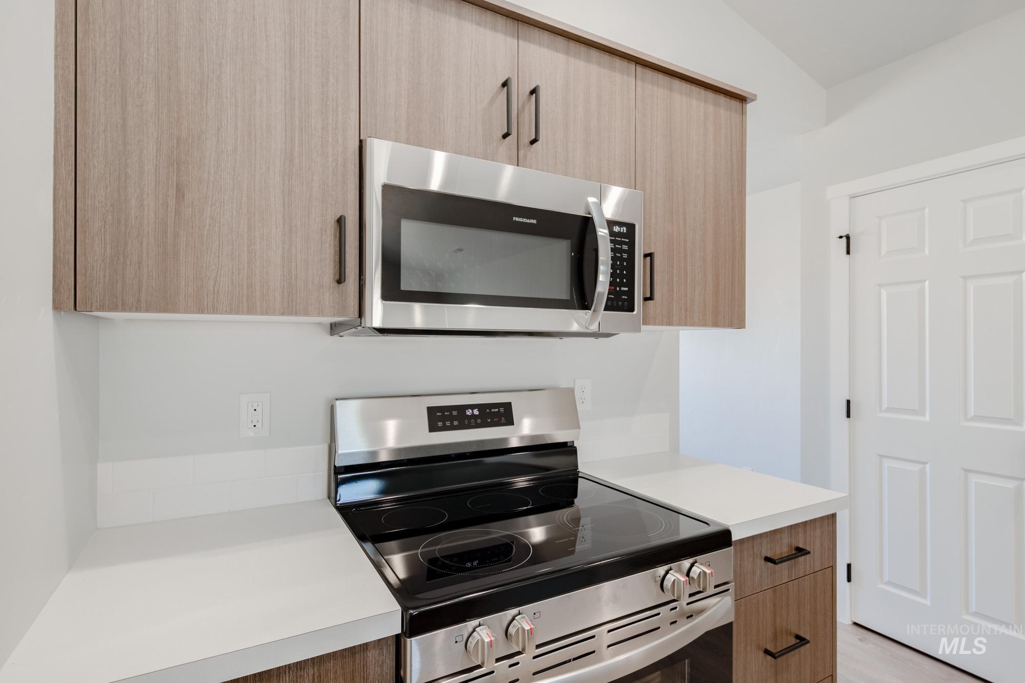 348 N Meadowsweet Ave, Kuna, Idaho 83634, 3 Bedrooms, 2 Bathrooms, Residential For Sale, Price $394,990,MLS 98967515