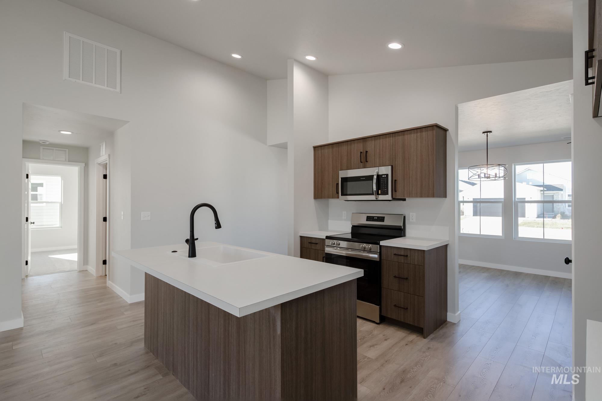 348 N Meadowsweet Ave, Kuna, Idaho 83634, 3 Bedrooms, 2 Bathrooms, Residential For Sale, Price $394,990,MLS 98967515