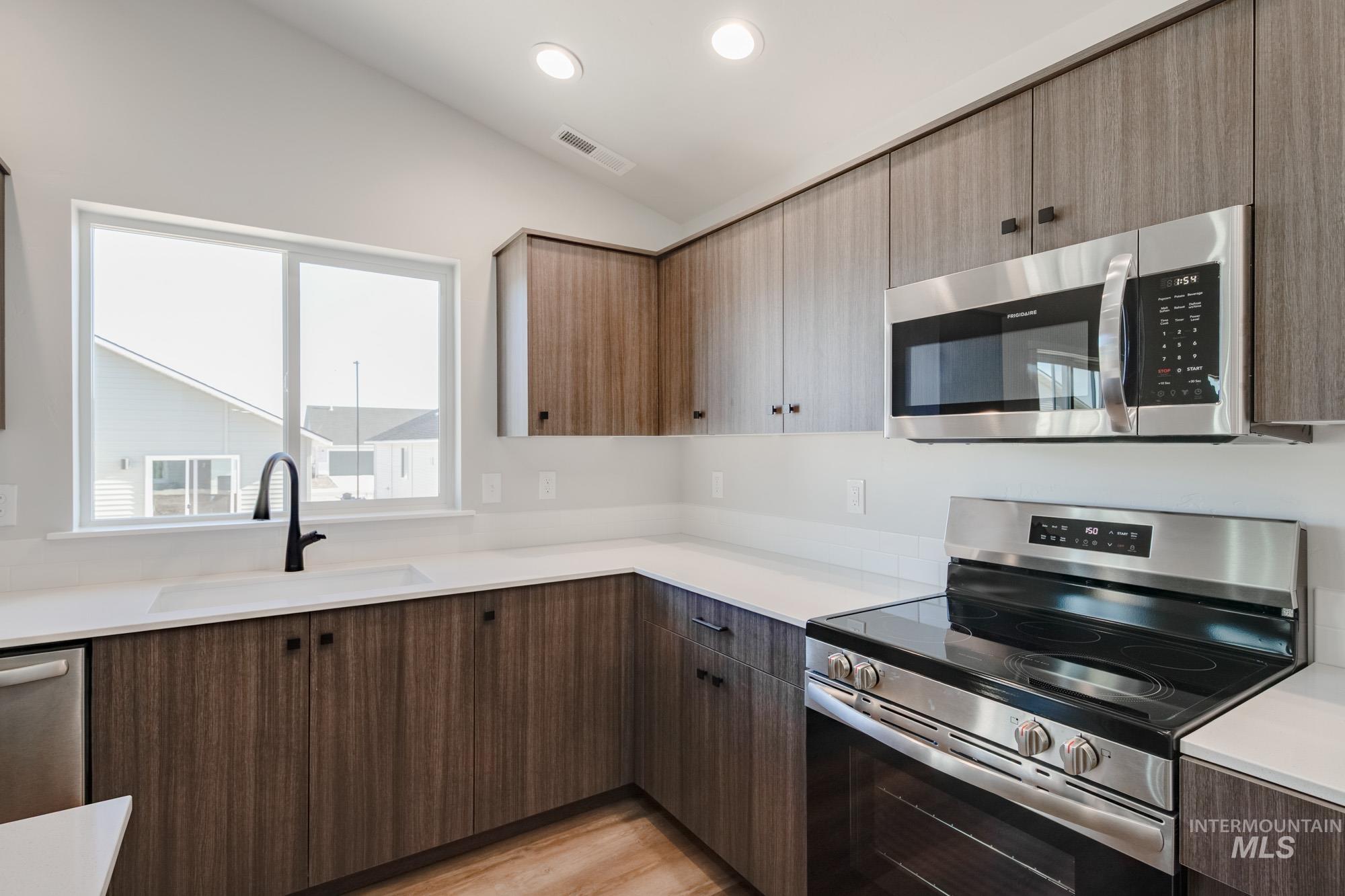 330 N Coltsfoot Ave, Kuna, Idaho 83634, 4 Bedrooms, 2 Bathrooms, Residential For Sale, Price $453,990,MLS 98967518