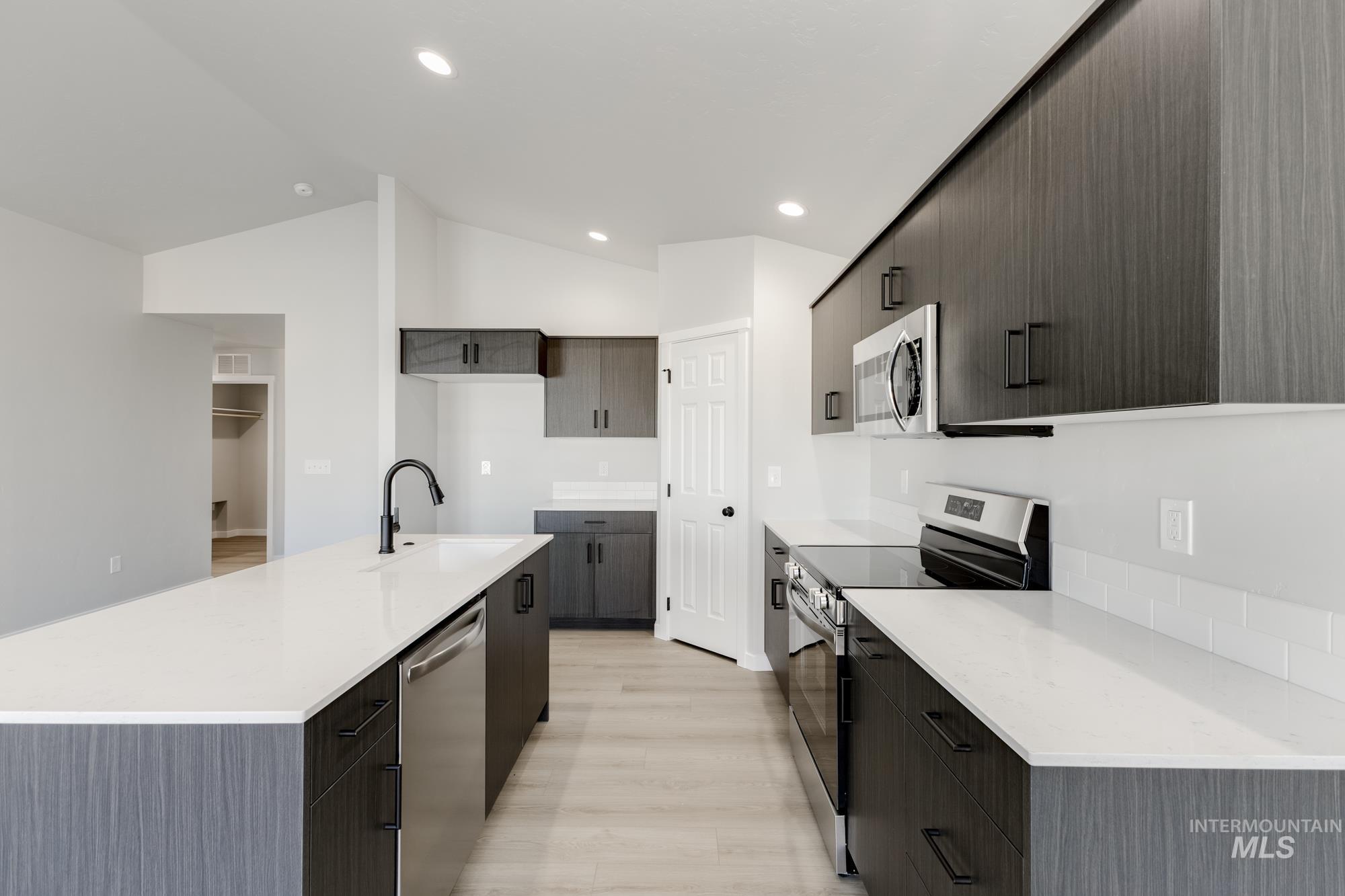 1714 Old Mill St, Middleton, Idaho 83644, 3 Bedrooms, 2 Bathrooms, Residential For Sale, Price $439,990,MLS 98967519