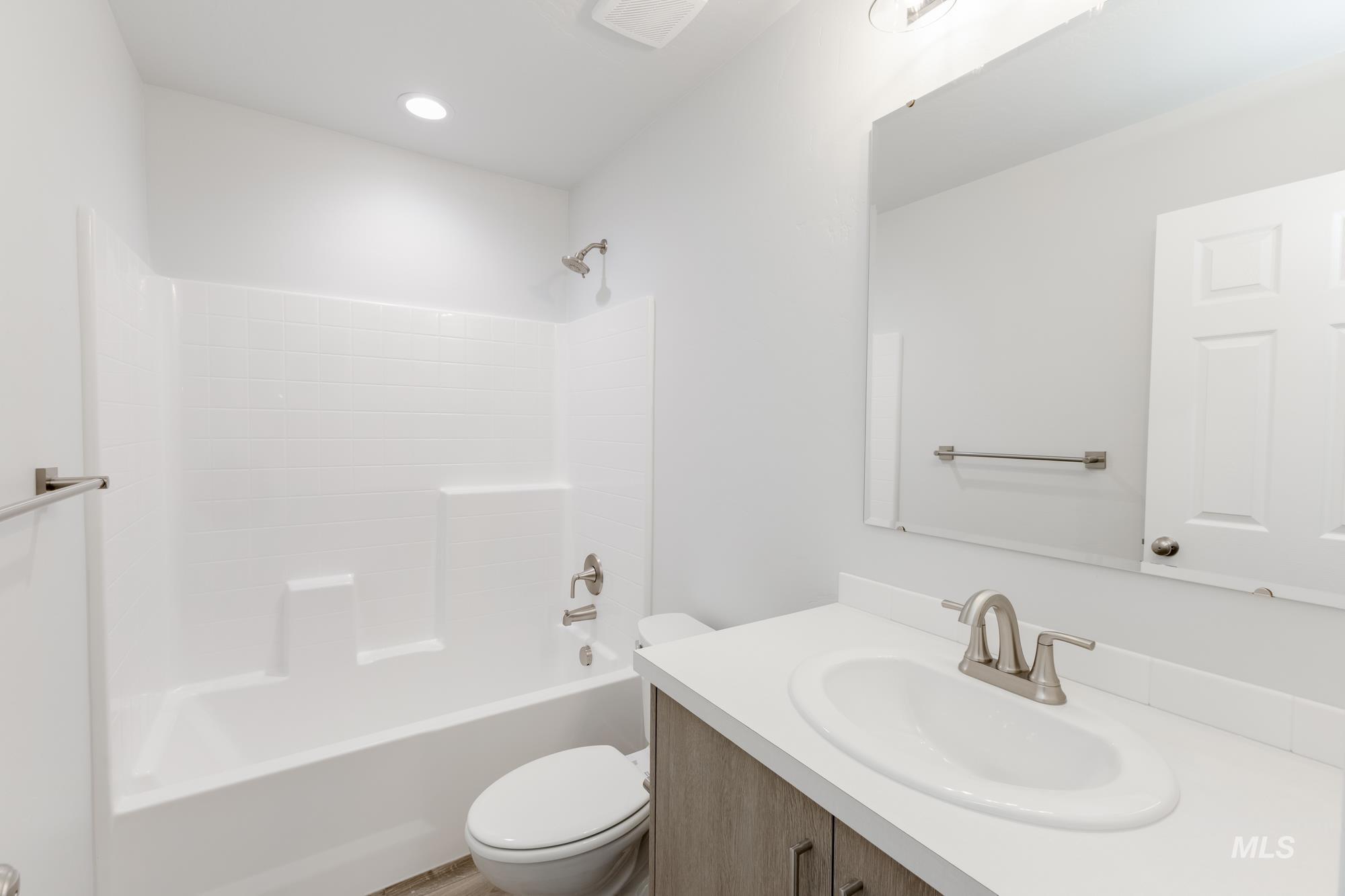 1763 Webb Brook St, Middleton, Idaho 83644, 3 Bedrooms, 2 Bathrooms, Residential For Sale, Price $394,990,MLS 98967523