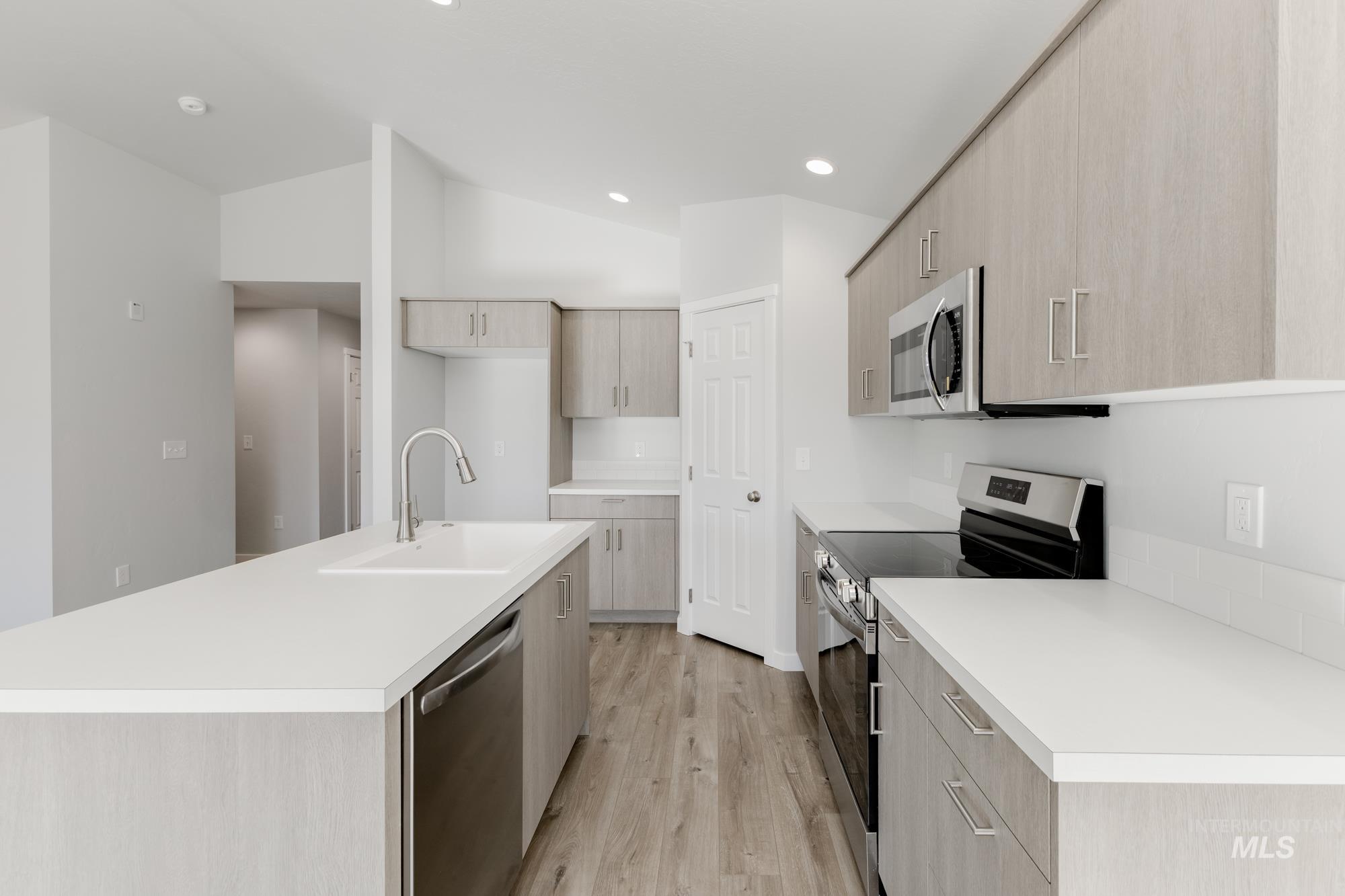 1763 Webb Brook St, Middleton, Idaho 83644, 3 Bedrooms, 2 Bathrooms, Residential For Sale, Price $394,990,MLS 98967523