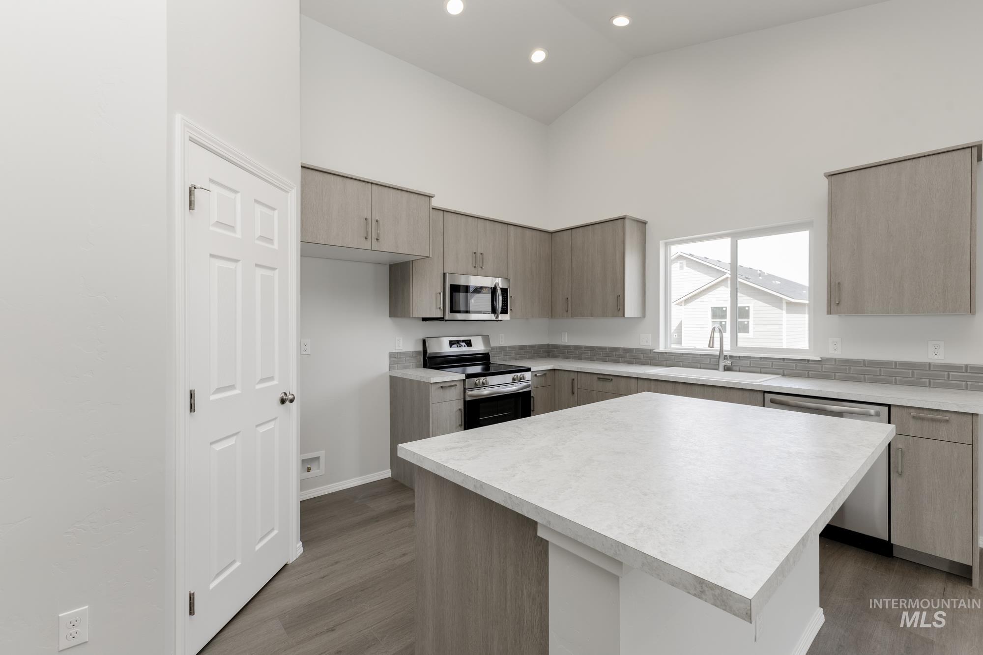 1580 Dyer St, Middleton, Idaho 83644, 3 Bedrooms, 2 Bathrooms, Residential For Sale, Price $429,990,MLS 98967529