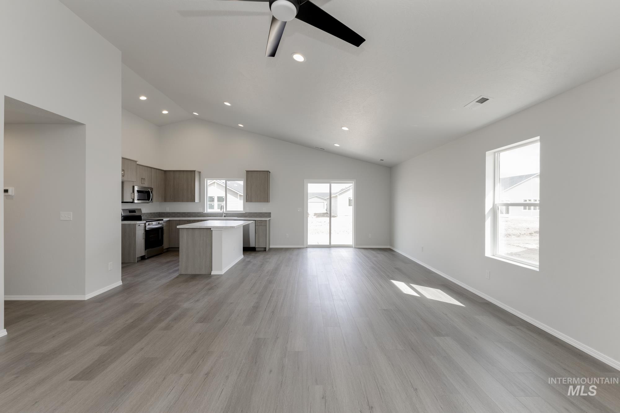 1580 Dyer St, Middleton, Idaho 83644, 3 Bedrooms, 2 Bathrooms, Residential For Sale, Price $429,990,MLS 98967529