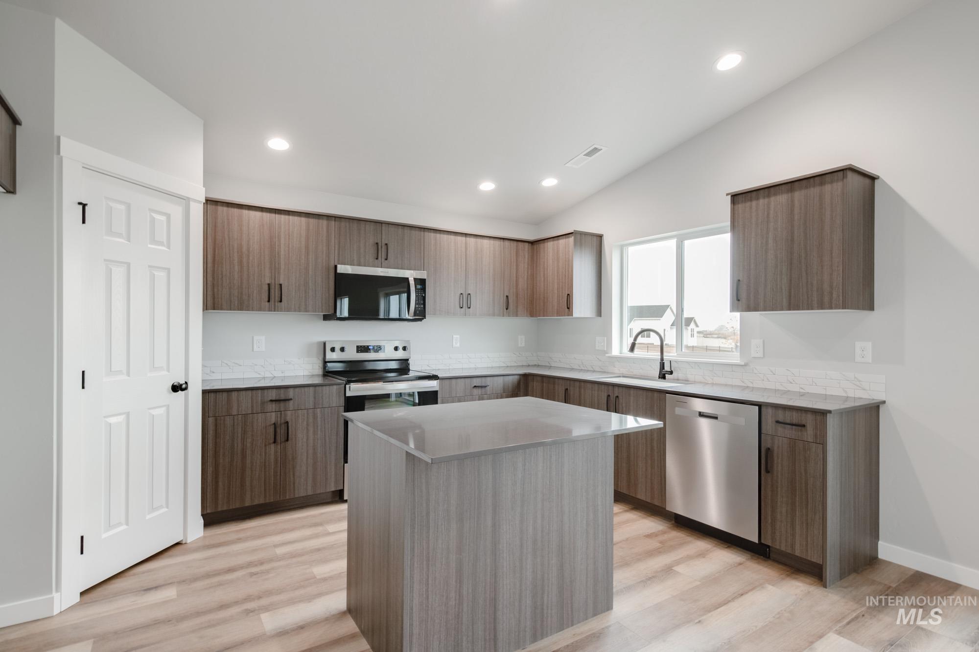 9313 W Blue Lace St, Nampa, Idaho 83687, 4 Bedrooms, 2 Bathrooms, Residential For Sale, Price $422,990,MLS 98967533