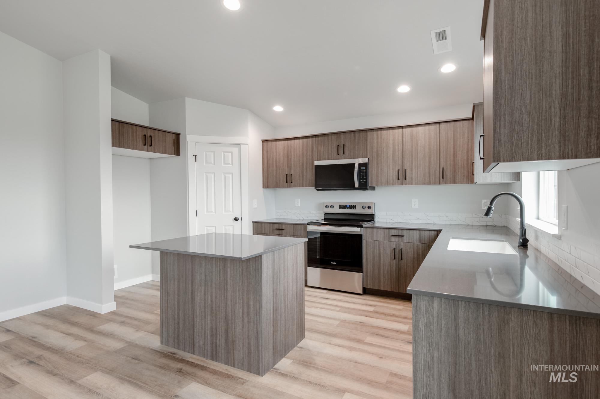 9313 W Blue Lace St, Nampa, Idaho 83687, 4 Bedrooms, 2 Bathrooms, Residential For Sale, Price $422,990,MLS 98967533