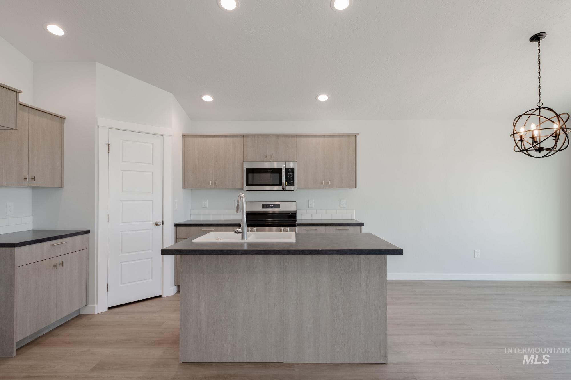 9093 W Camellia St, Nampa, Idaho 83687, 3 Bedrooms, 2 Bathrooms, Residential For Sale, Price $404,990,MLS 98967539