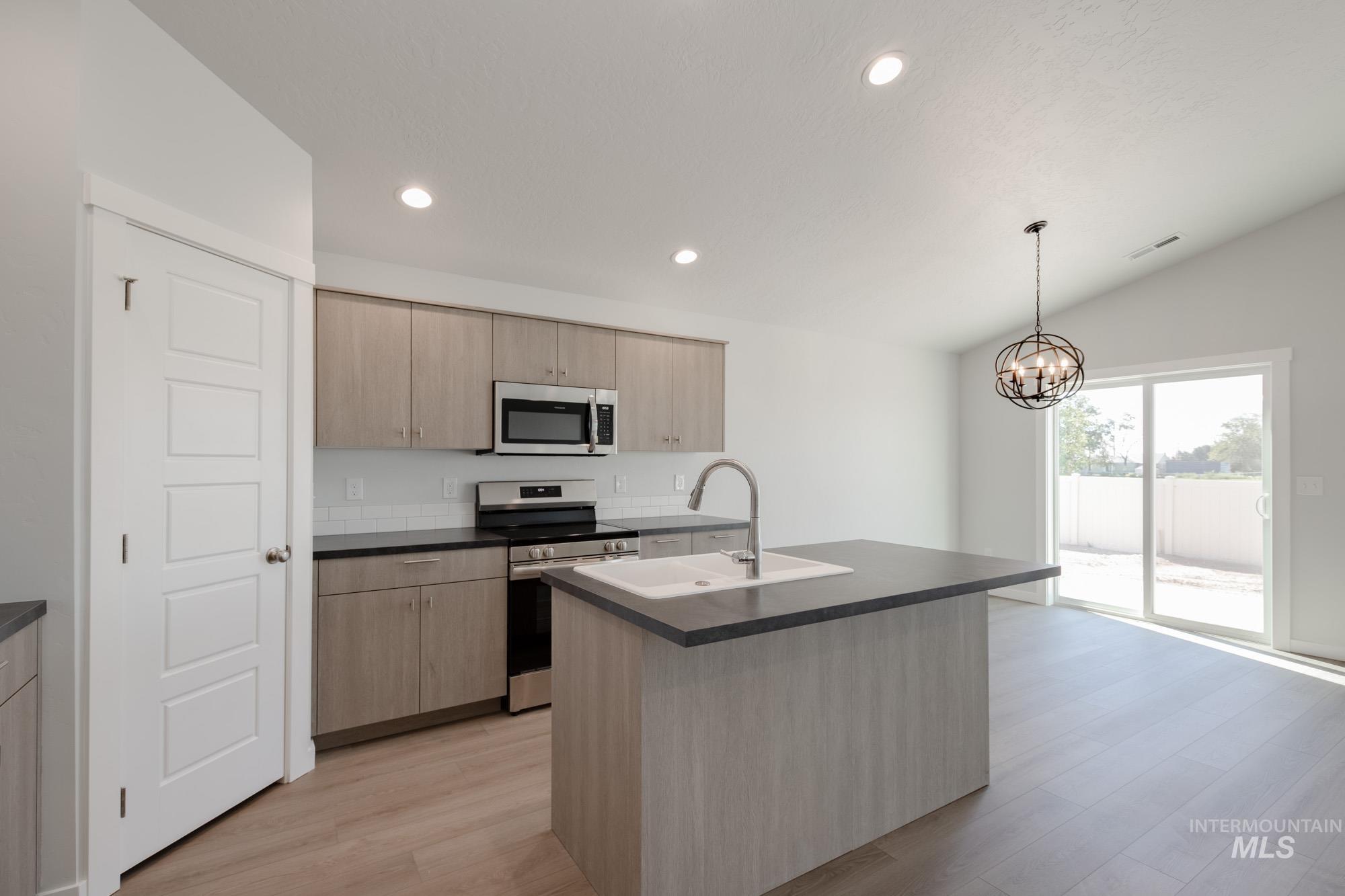 9093 W Camellia St, Nampa, Idaho 83687, 3 Bedrooms, 2 Bathrooms, Residential For Sale, Price $404,990,MLS 98967539