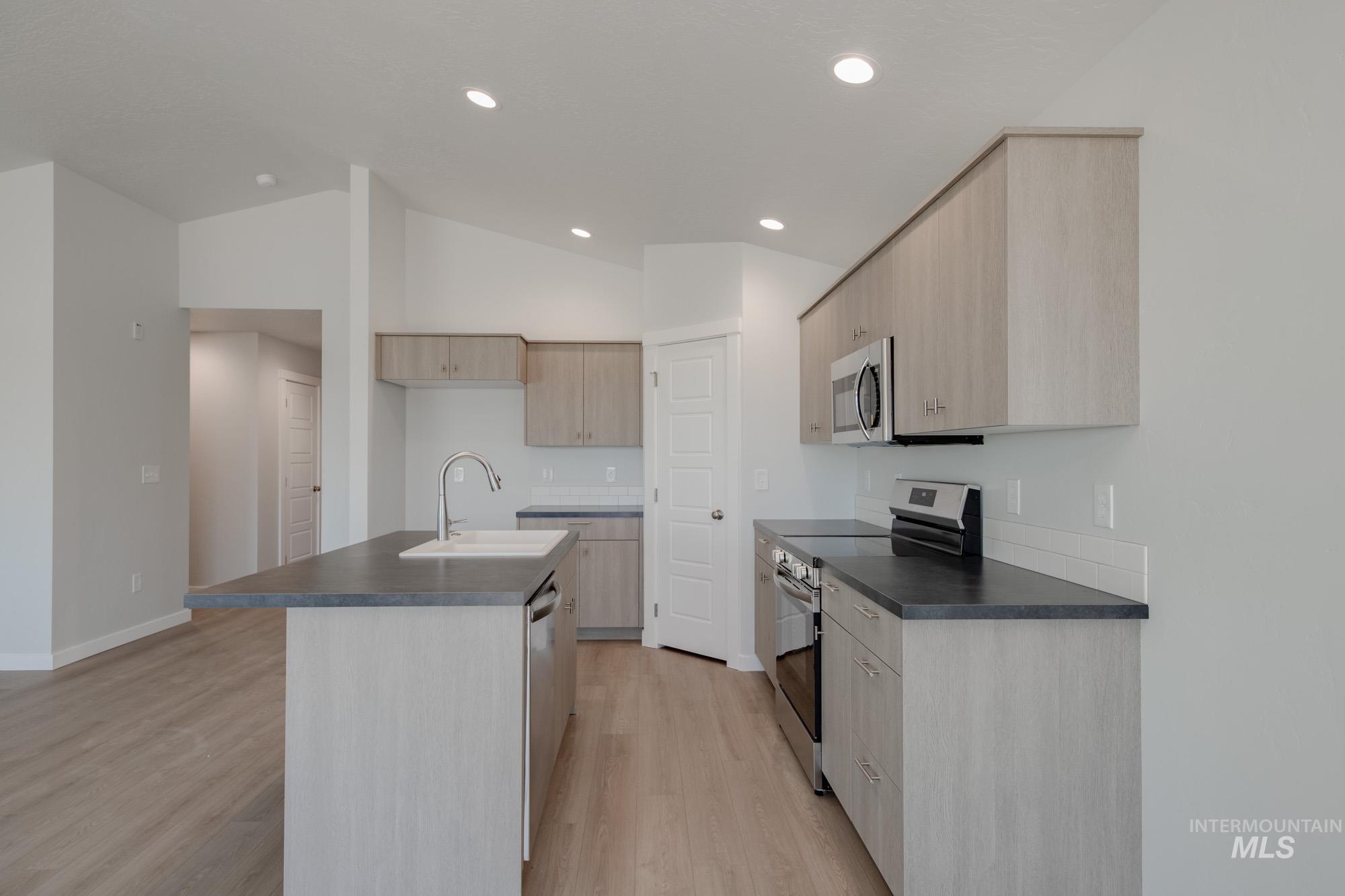 9093 W Camellia St, Nampa, Idaho 83687, 3 Bedrooms, 2 Bathrooms, Residential For Sale, Price $404,990,MLS 98967539