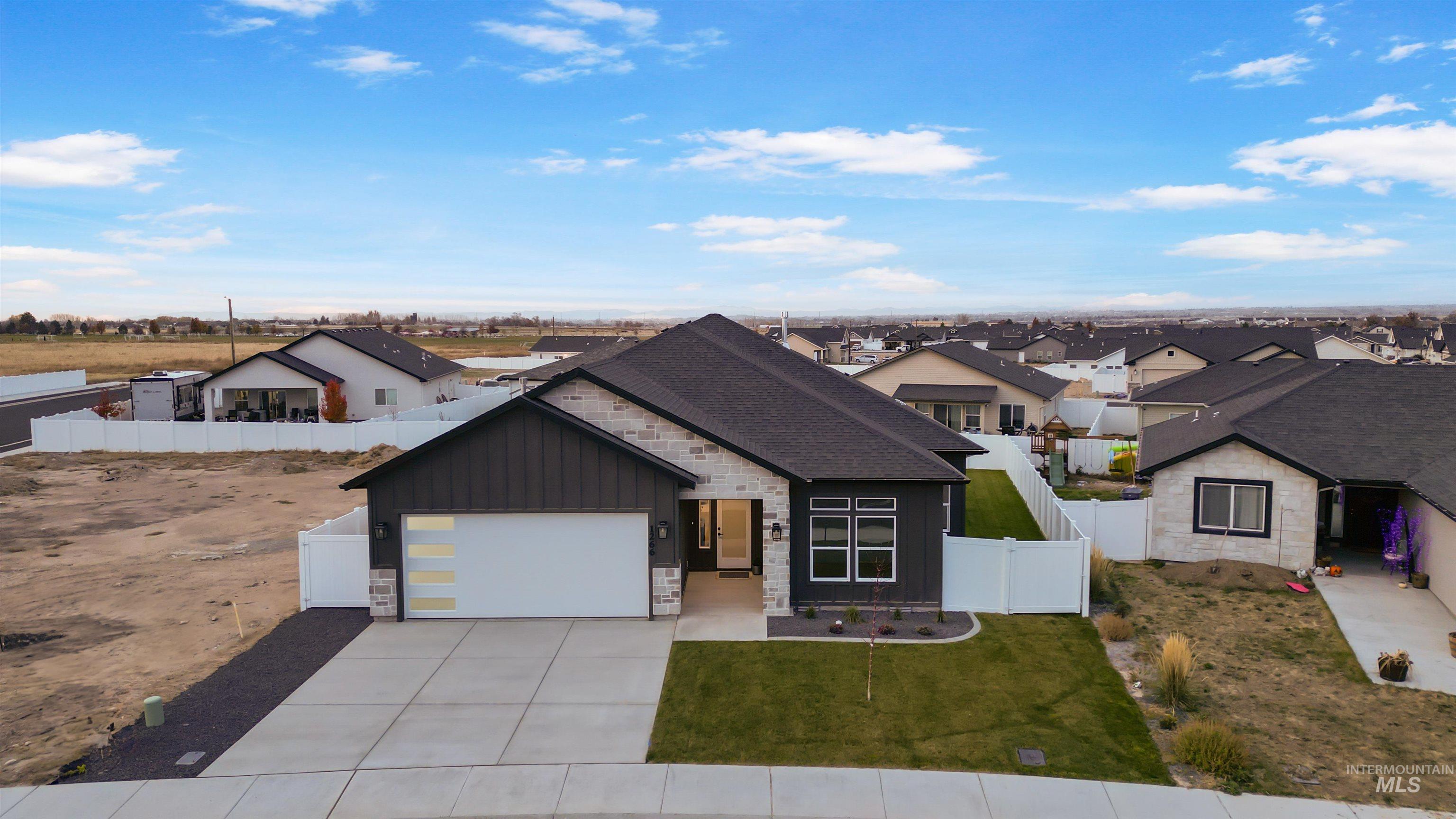 1266 Crestview Dr., Twin Falls, Idaho 83301, 3 Bedrooms, 2 Bathrooms, Residential For Sale, Price $589,500,MLS 98967549