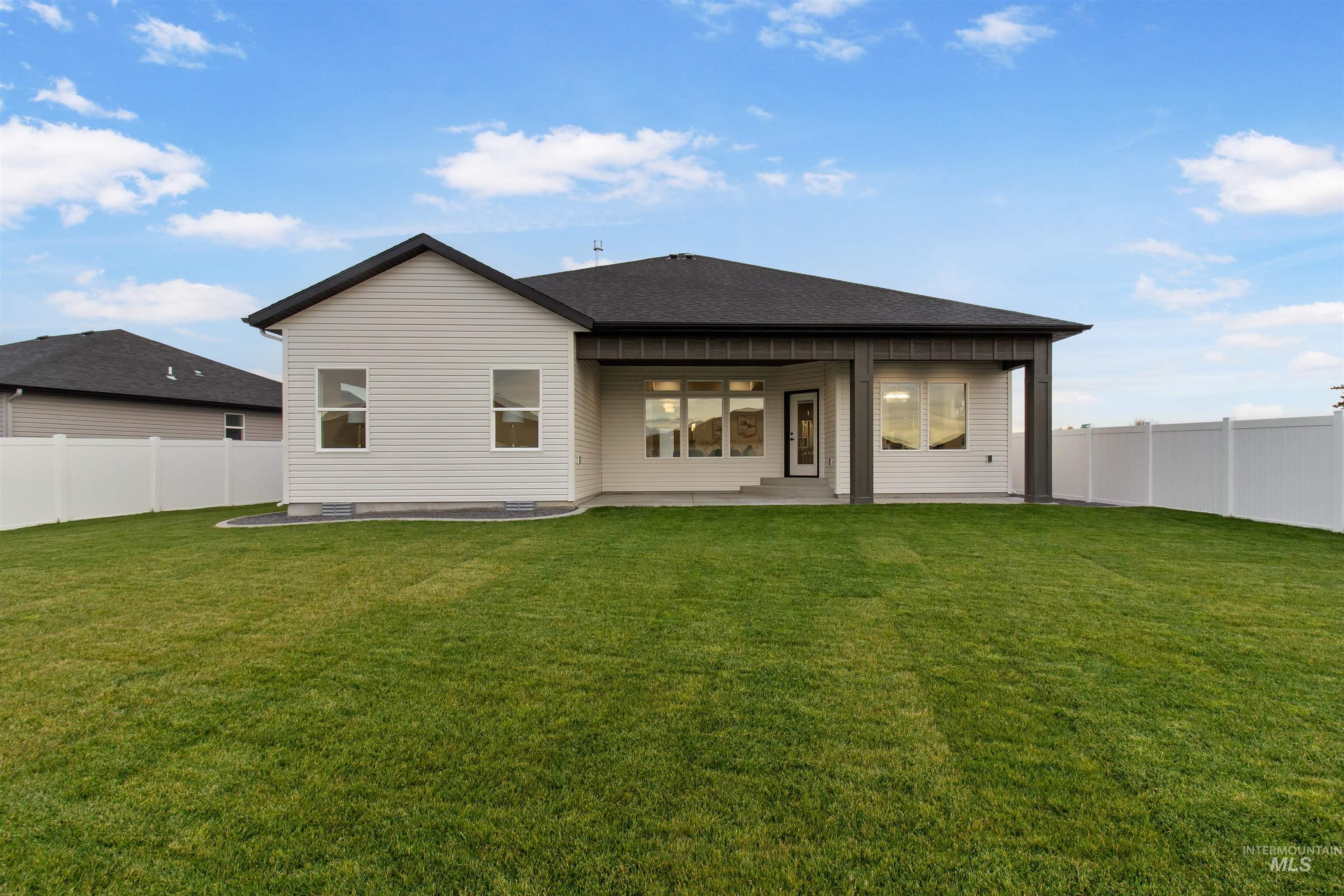 1266 Crestview Dr., Twin Falls, Idaho 83301, 3 Bedrooms, 2 Bathrooms, Residential For Sale, Price $589,500,MLS 98967549