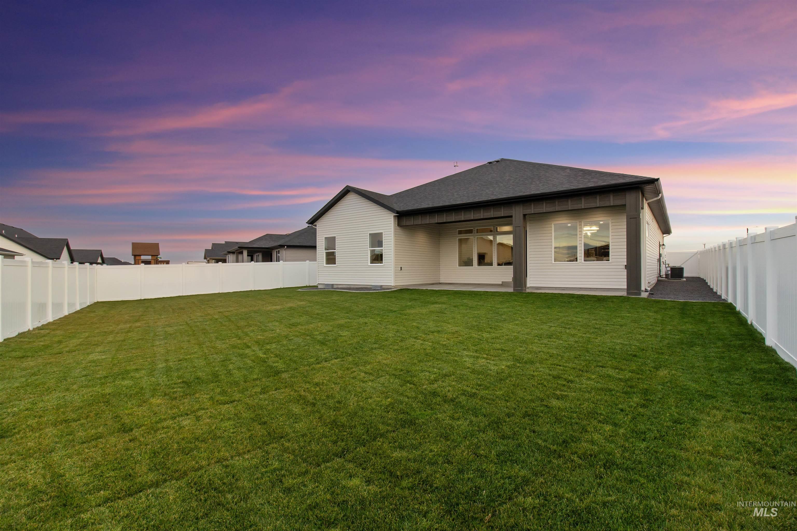 1266 Crestview Dr., Twin Falls, Idaho 83301, 3 Bedrooms, 2 Bathrooms, Residential For Sale, Price $589,500,MLS 98967549