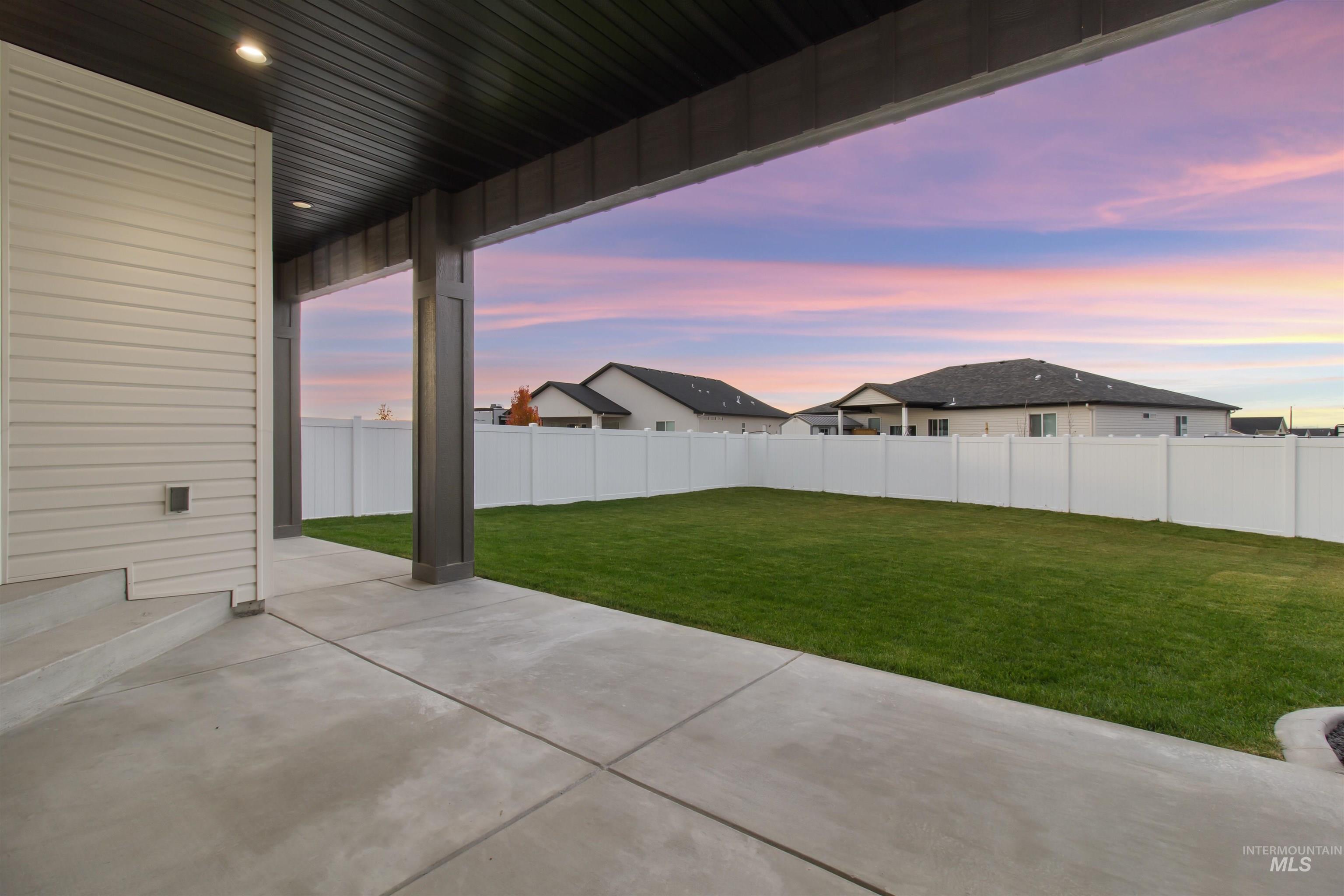 1266 Crestview Dr., Twin Falls, Idaho 83301, 3 Bedrooms, 2 Bathrooms, Residential For Sale, Price $589,500,MLS 98967549