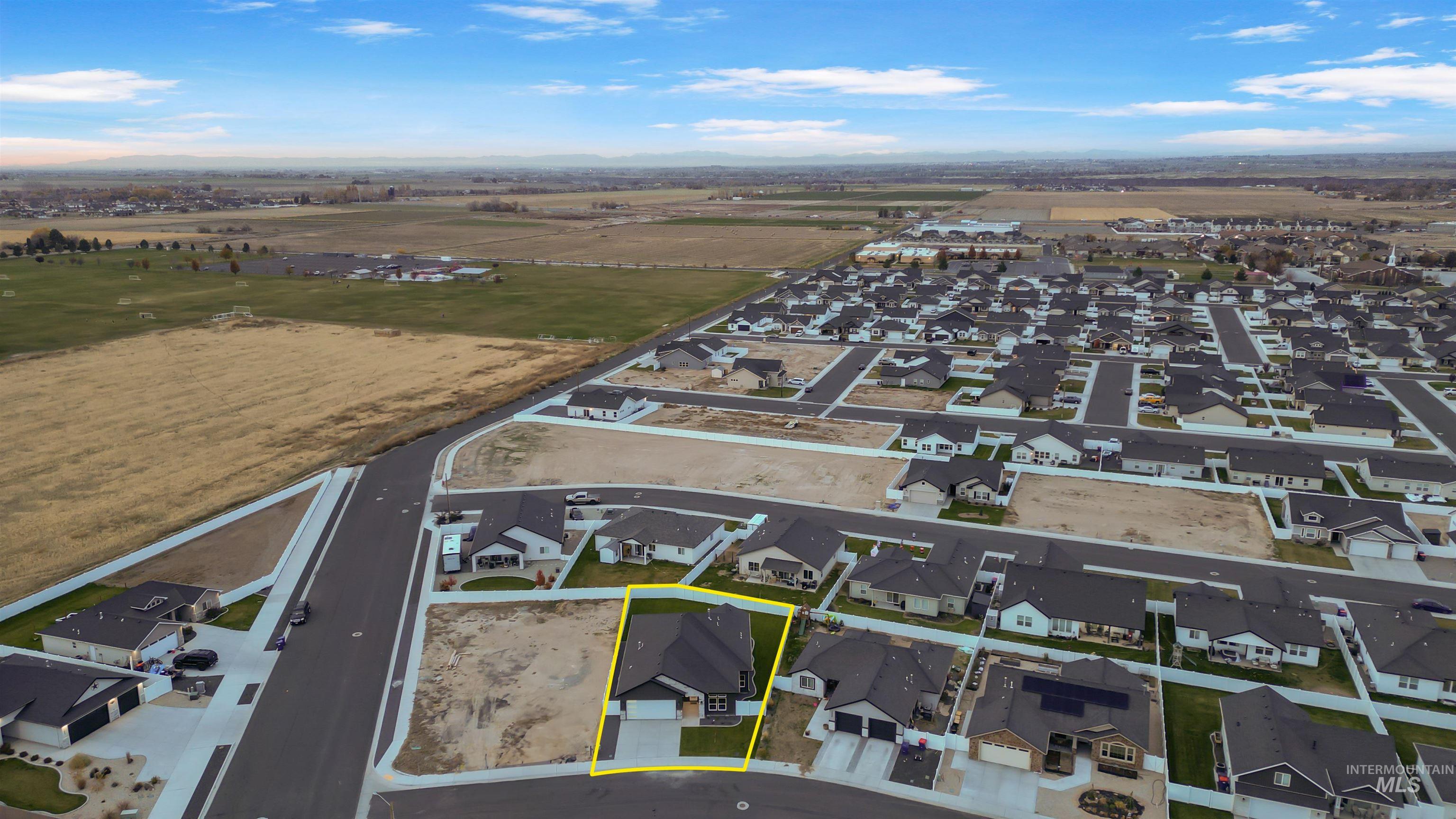 1266 Crestview Dr., Twin Falls, Idaho 83301, 3 Bedrooms, 2 Bathrooms, Residential For Sale, Price $589,500,MLS 98967549