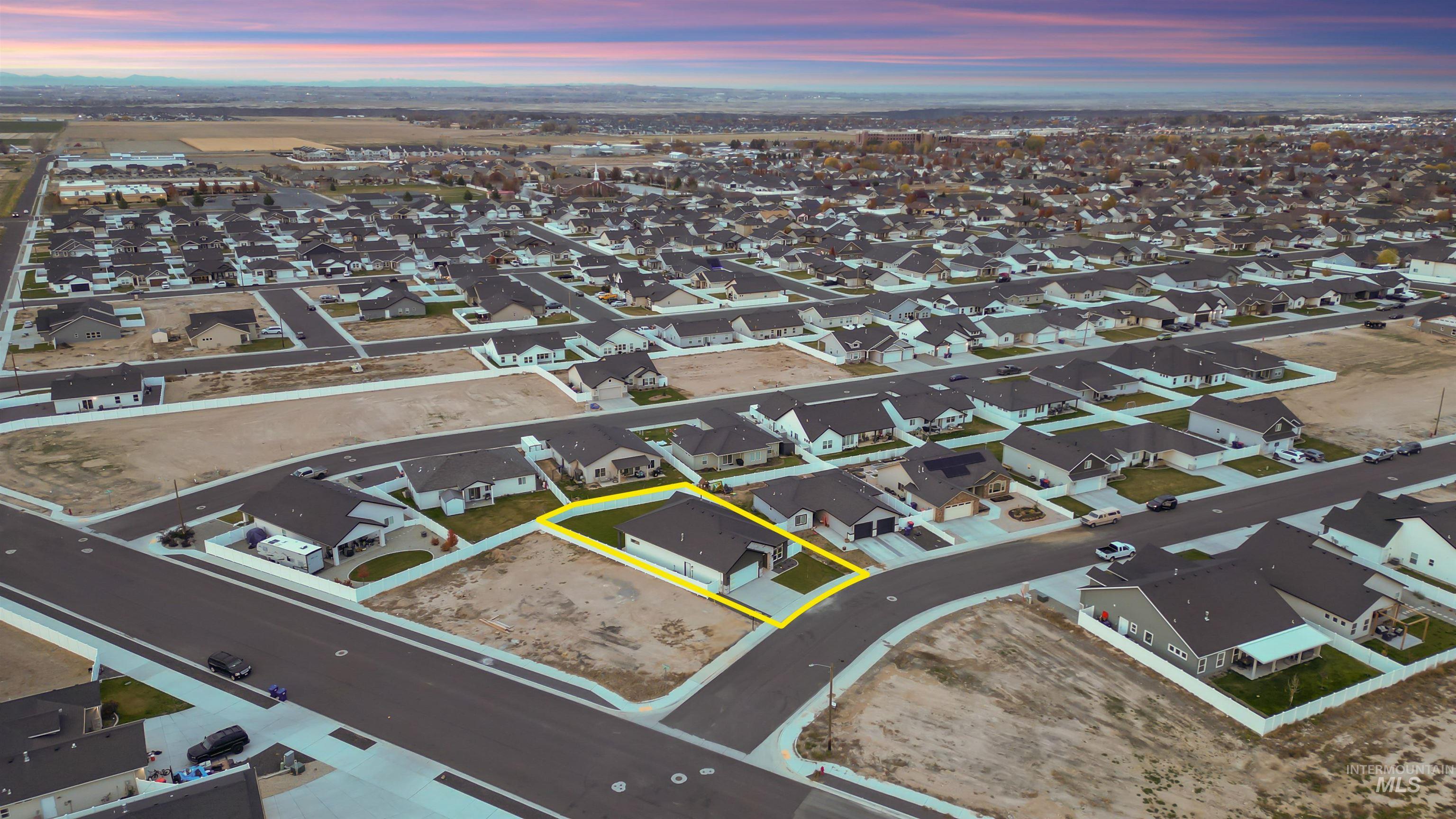 1266 Crestview Dr., Twin Falls, Idaho 83301, 3 Bedrooms, 2 Bathrooms, Residential For Sale, Price $589,500,MLS 98967549