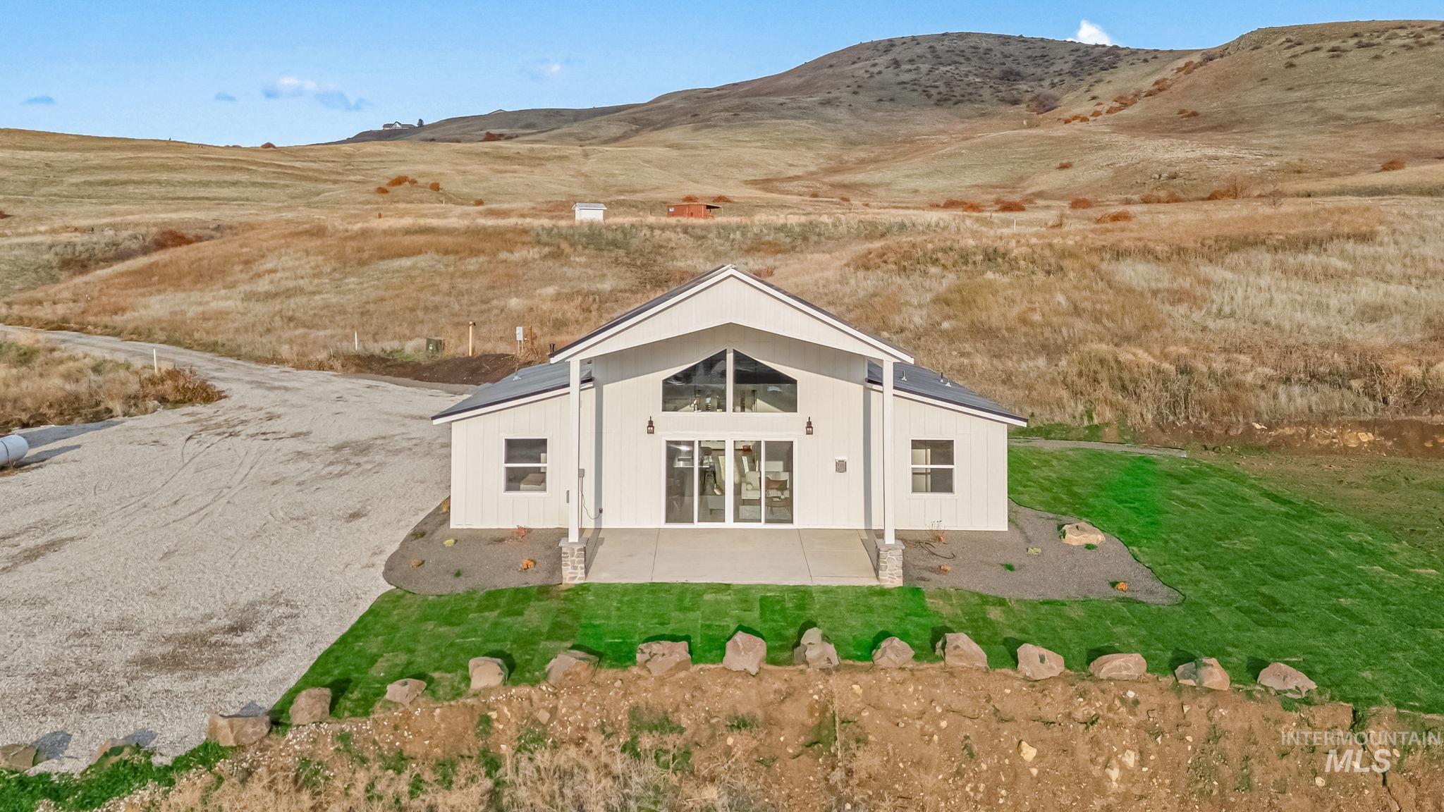 6 Margarets Way, Horseshoe Bend, Idaho 83629, 3 Bedrooms, 3.5 Bathrooms, Residential For Sale, Price $775,000,MLS 98967554