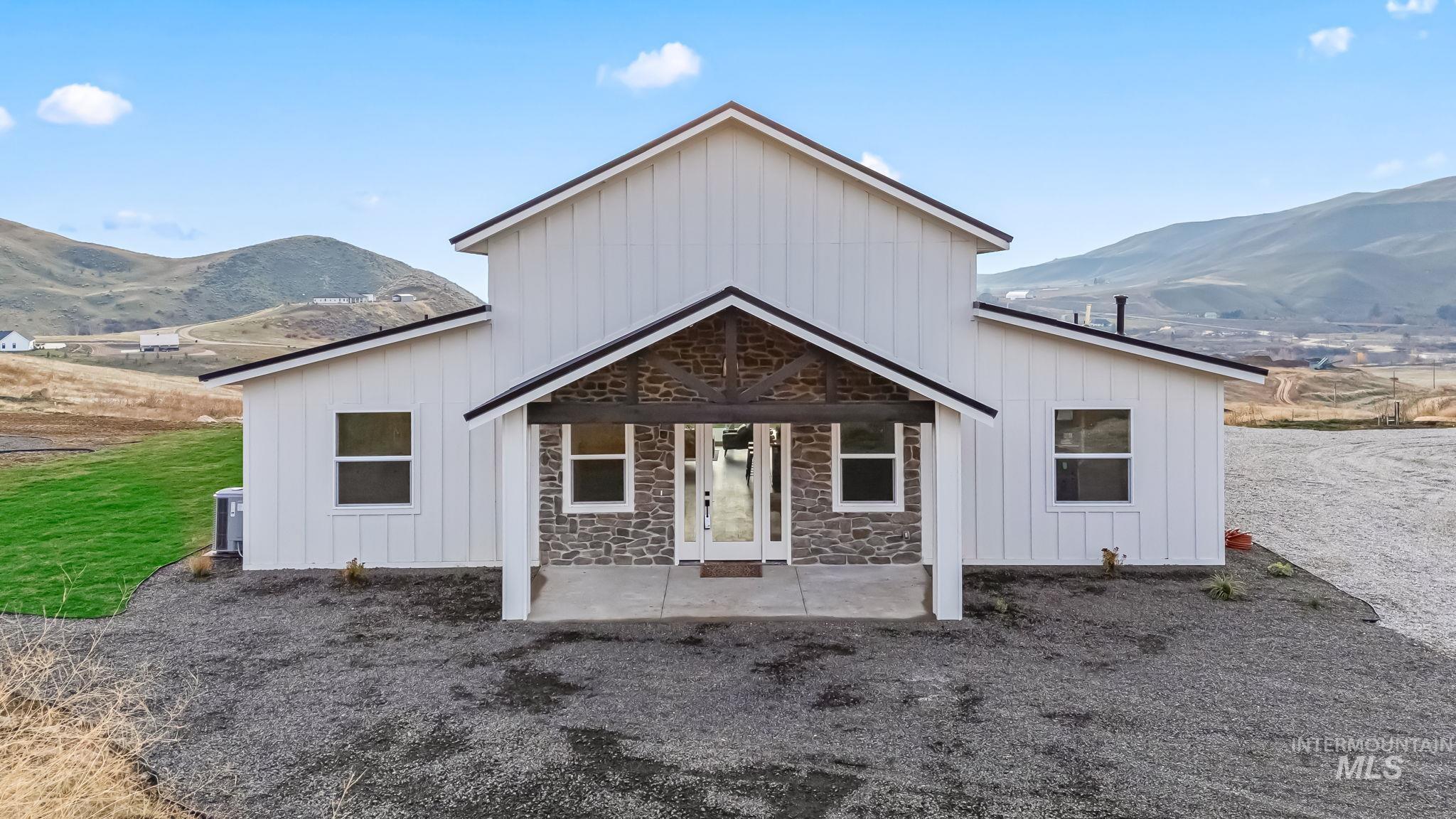 6 Margarets Way, Horseshoe Bend, Idaho 83629, 3 Bedrooms, 3.5 Bathrooms, Residential For Sale, Price $775,000,MLS 98967554