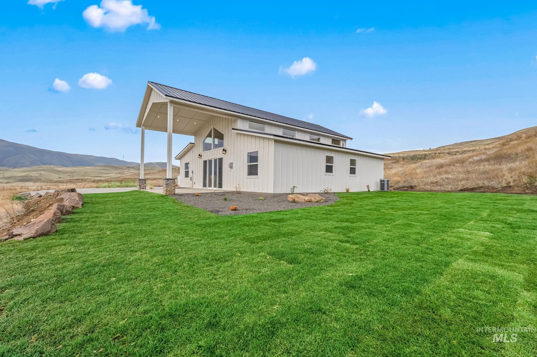 6 Margarets Way, Horseshoe Bend, Idaho 83629, 3 Bedrooms, 3.5 Bathrooms, Residential For Sale, Price $775,000,MLS 98967554