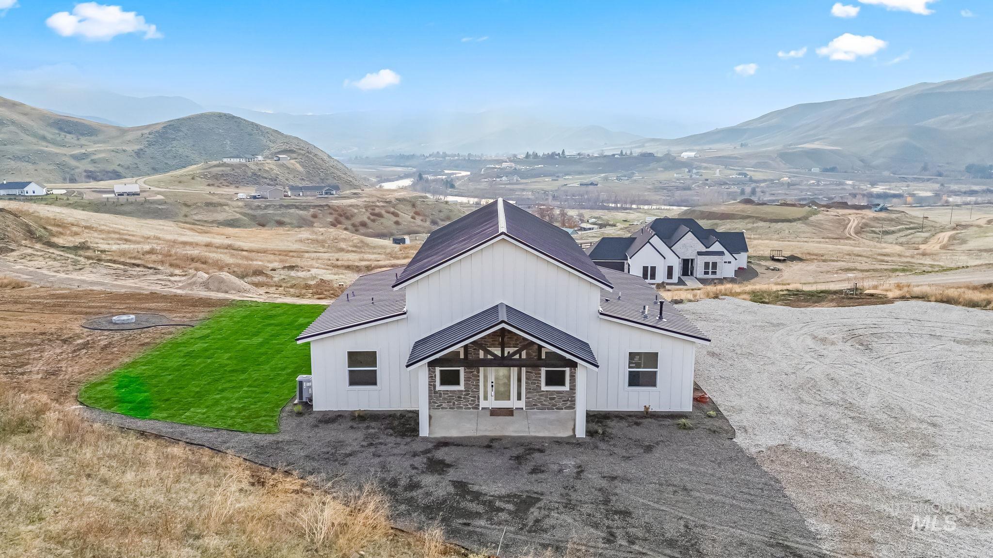 6 Margarets Way, Horseshoe Bend, Idaho 83629, 3 Bedrooms, 3.5 Bathrooms, Residential For Sale, Price $775,000,MLS 98967554