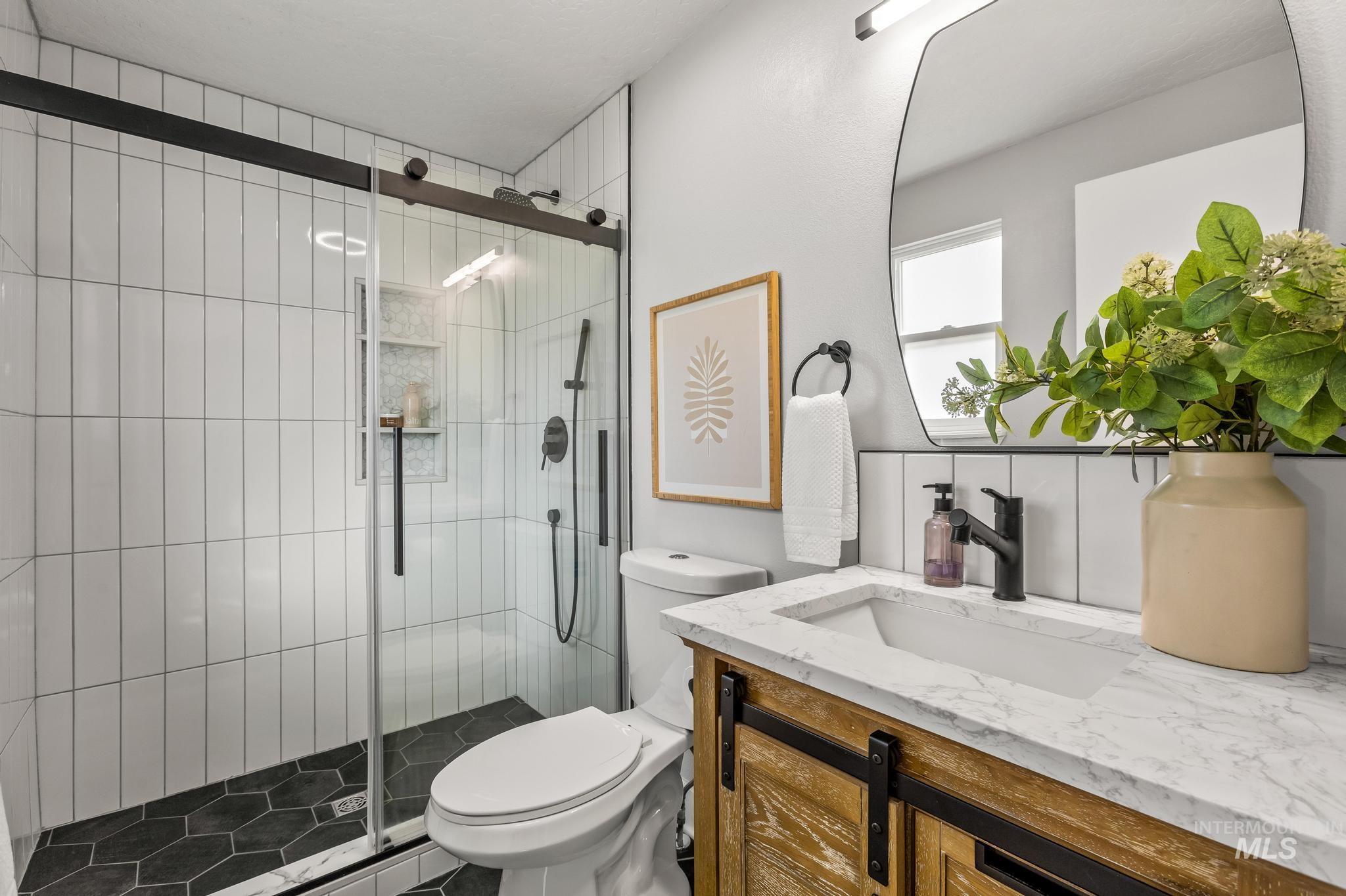 1261 E Oakridge Dr, Boise, Idaho 83716, 4 Bedrooms, 2 Bathrooms, Residential For Sale, Price $517,400,MLS 98967597