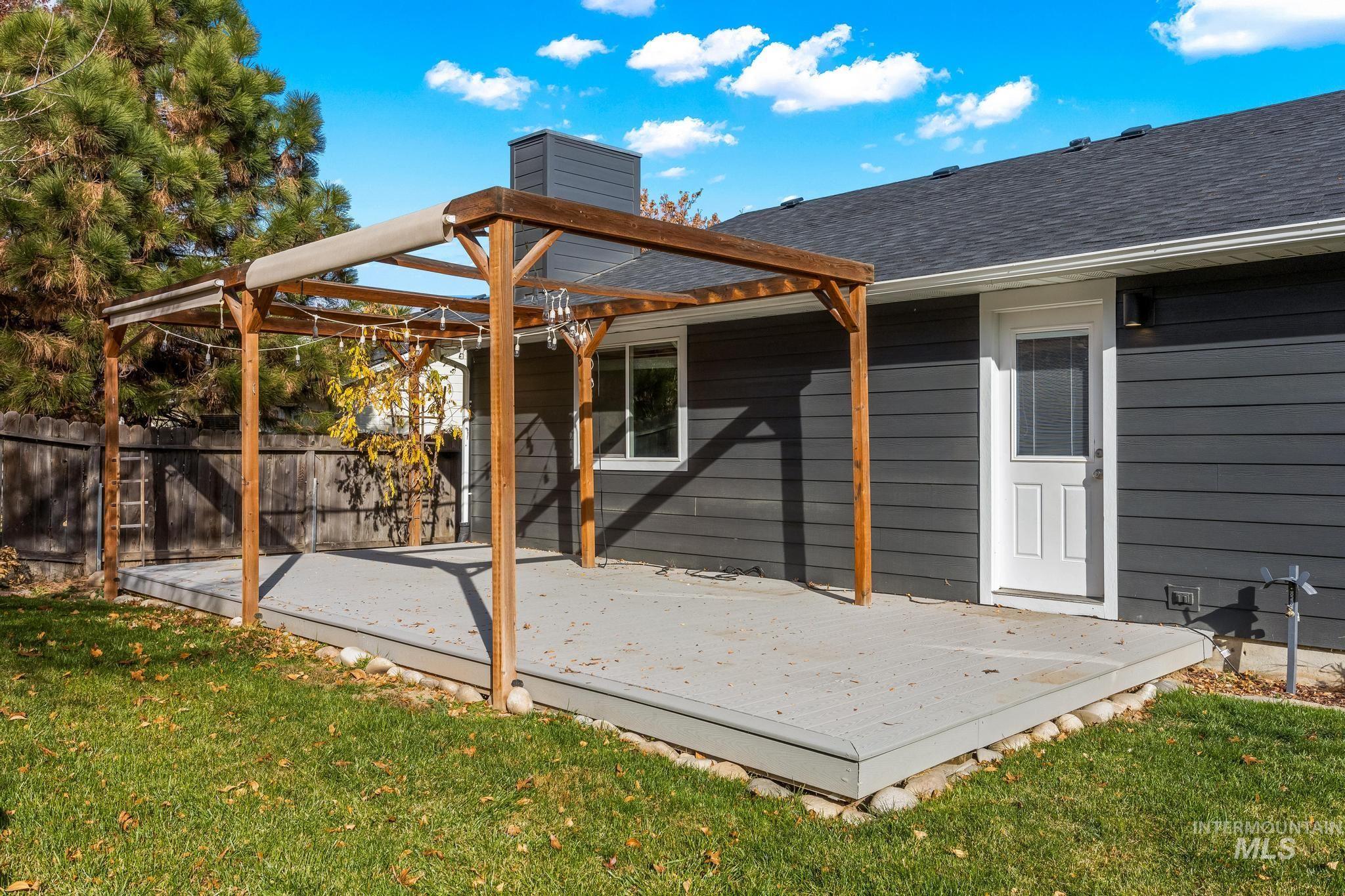 1261 E Oakridge Dr, Boise, Idaho 83716, 4 Bedrooms, 2 Bathrooms, Residential For Sale, Price $517,400,MLS 98967597