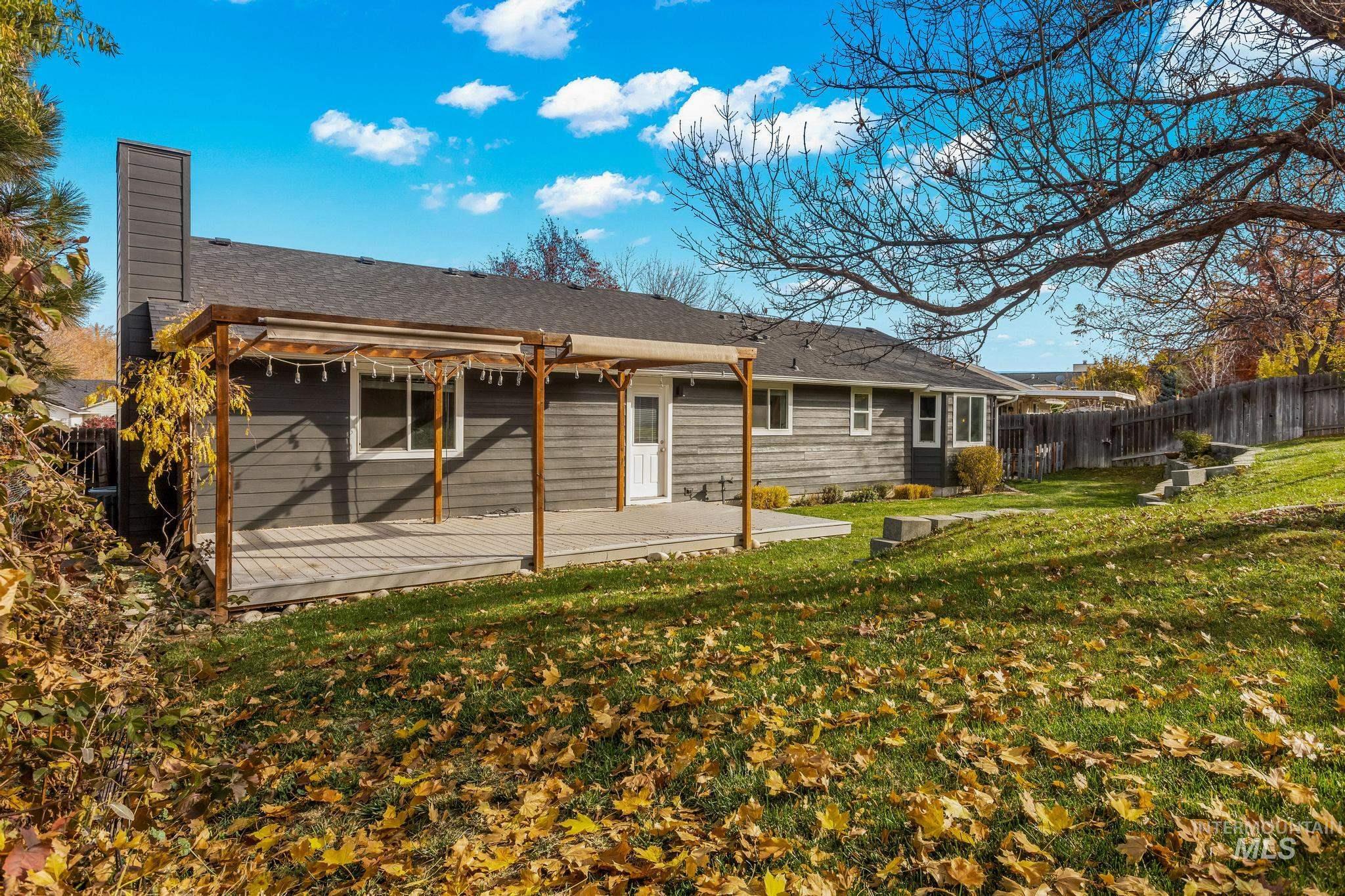 1261 E Oakridge Dr, Boise, Idaho 83716, 4 Bedrooms, 2 Bathrooms, Residential For Sale, Price $517,400,MLS 98967597