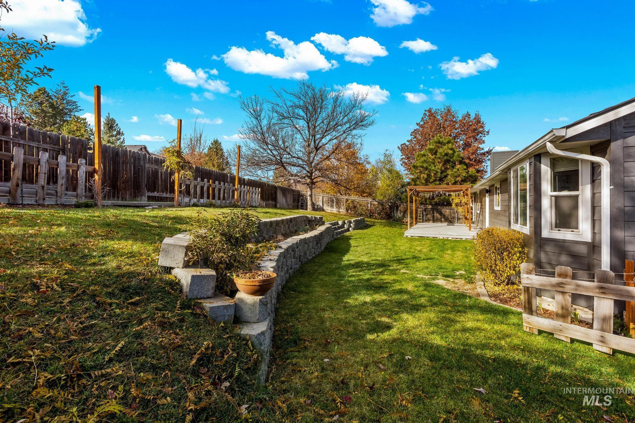 1261 E Oakridge Dr, Boise, Idaho 83716, 4 Bedrooms, 2 Bathrooms, Residential For Sale, Price $517,400,MLS 98967597