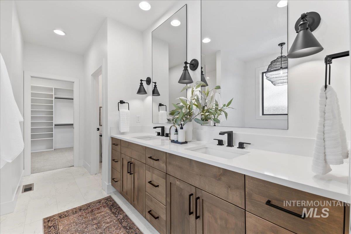 7929 W Deerfawn Ln, Eagle, Idaho 83616, 4 Bedrooms, 3 Bathrooms, Residential For Sale, Price $1,050,000,MLS 98967615