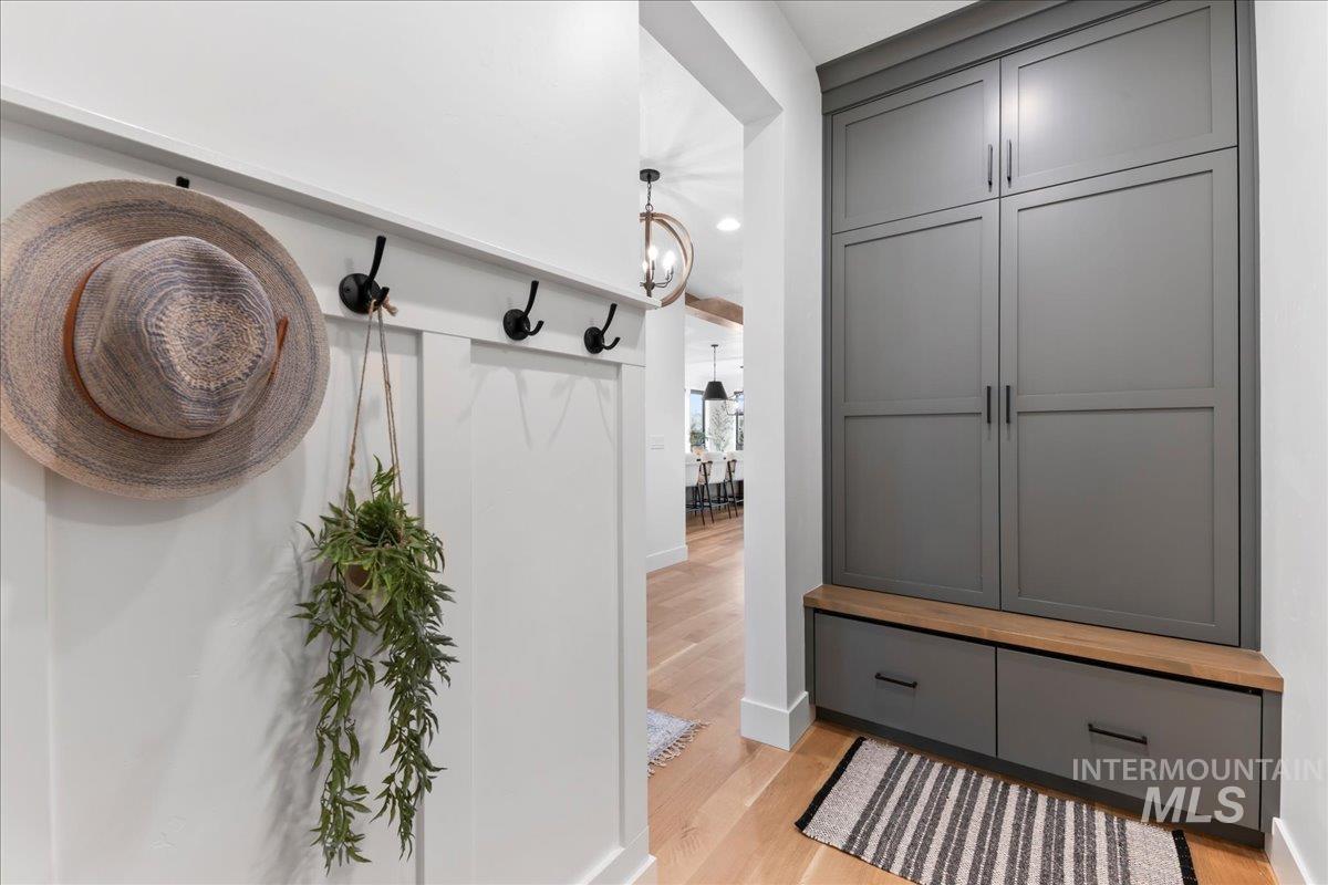 7929 W Deerfawn Ln, Eagle, Idaho 83616, 4 Bedrooms, 3 Bathrooms, Residential For Sale, Price $1,050,000,MLS 98967615