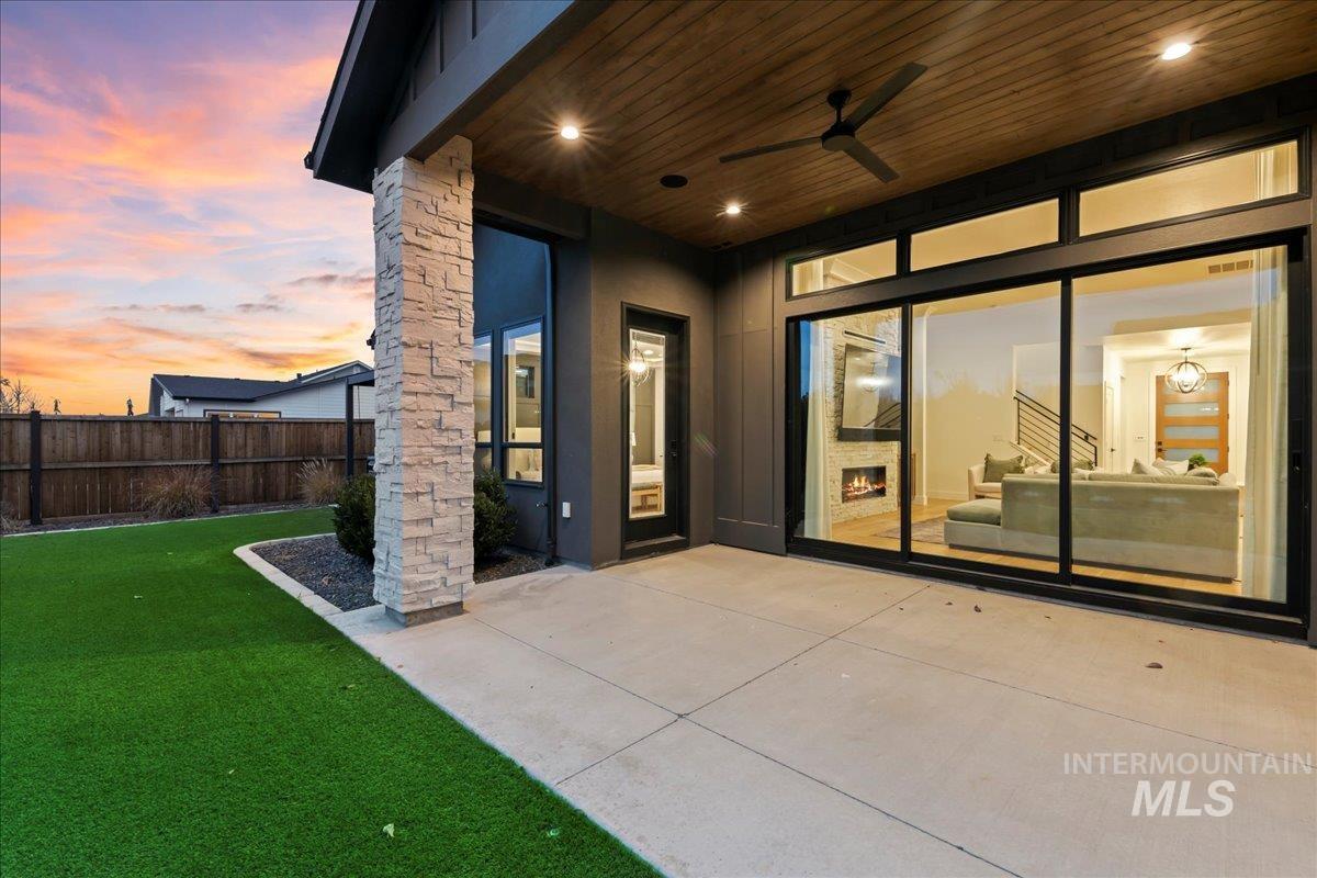 7929 W Deerfawn Ln, Eagle, Idaho 83616, 4 Bedrooms, 3 Bathrooms, Residential For Sale, Price $1,050,000,MLS 98967615