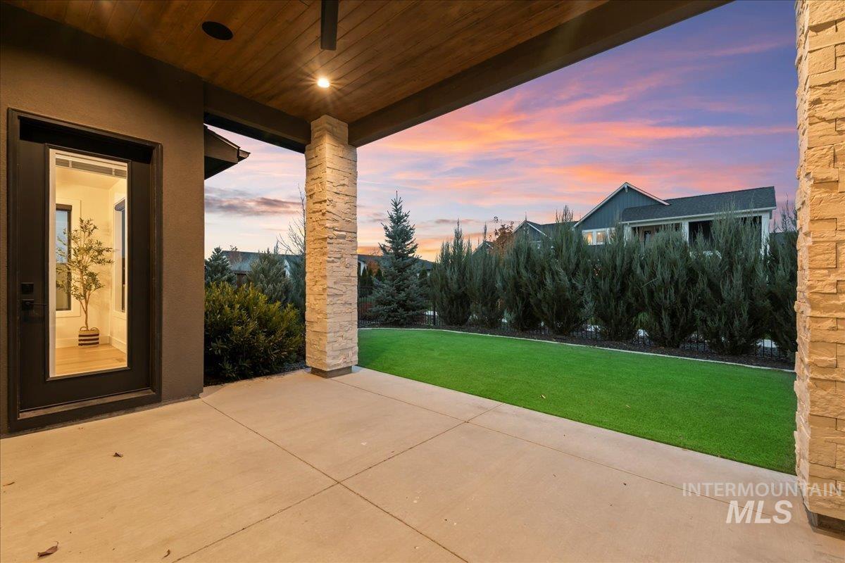 7929 W Deerfawn Ln, Eagle, Idaho 83616, 4 Bedrooms, 3 Bathrooms, Residential For Sale, Price $1,095,000,MLS 98967615