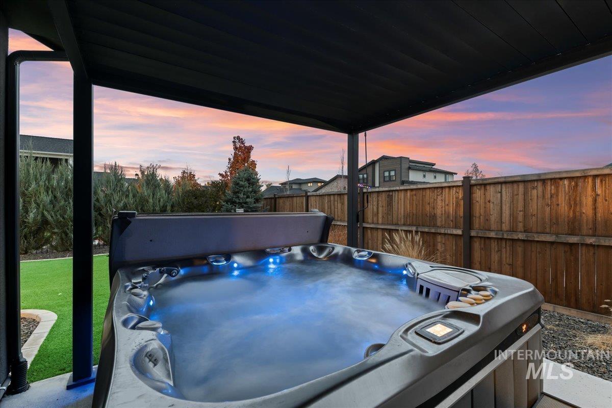 7929 W Deerfawn Ln, Eagle, Idaho 83616, 4 Bedrooms, 3 Bathrooms, Residential For Sale, Price $1,050,000,MLS 98967615