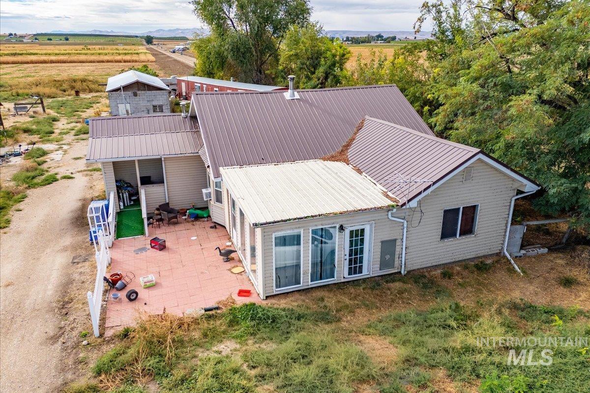 19241 Homedale Rd, Caldwell, Idaho 83605, 2 Bedrooms, 2 Bathrooms, Residential For Sale, Price $525,000,MLS 98967654