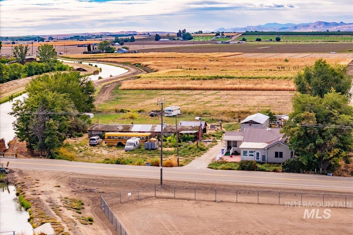 19241 Homedale Rd, Caldwell, Idaho 83605, 2 Bedrooms, 2 Bathrooms, Residential For Sale, Price $525,000,MLS 98967654