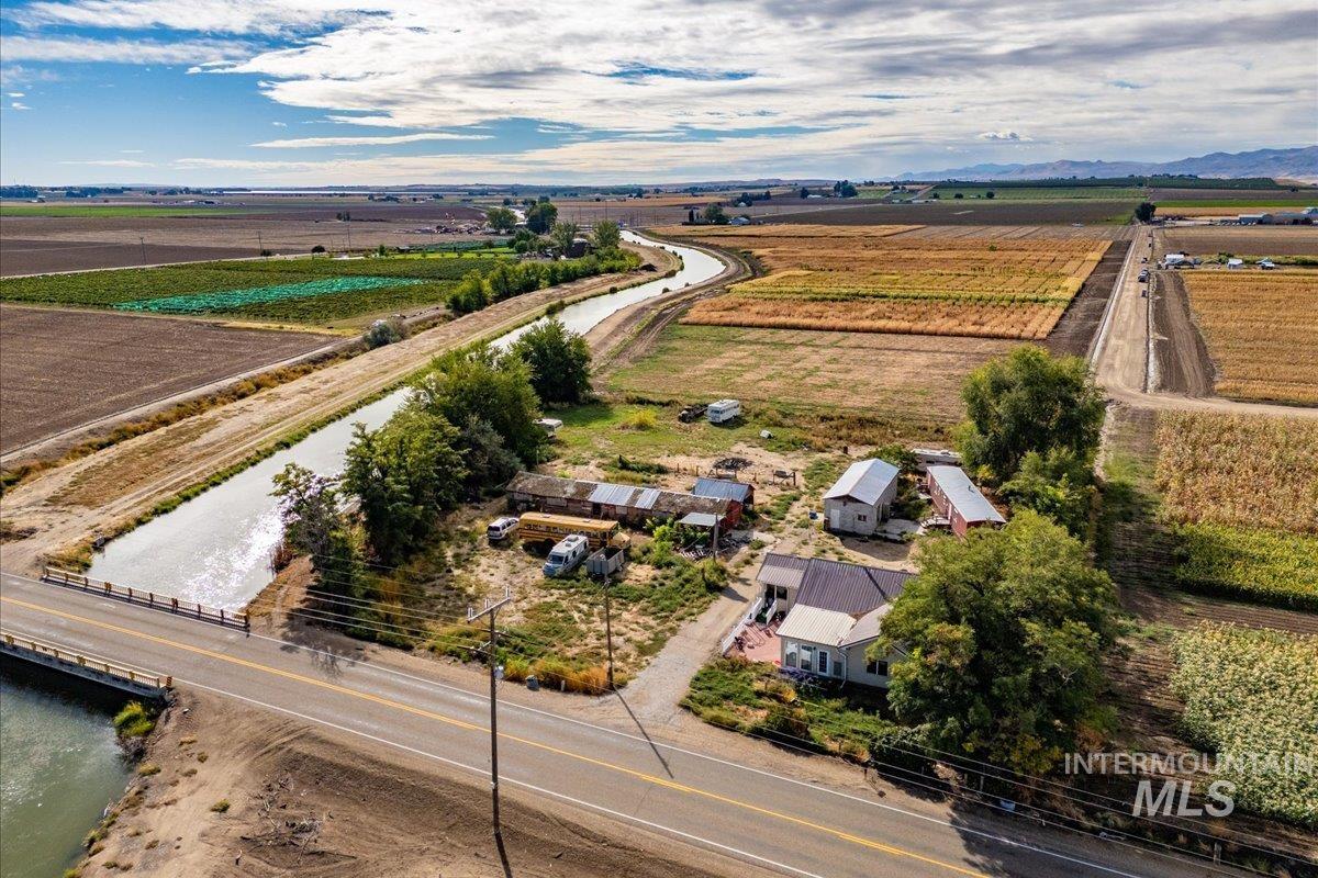 19241 Homedale Rd, Caldwell, Idaho 83605, 2 Bedrooms, 2 Bathrooms, Residential For Sale, Price $525,000,MLS 98967654