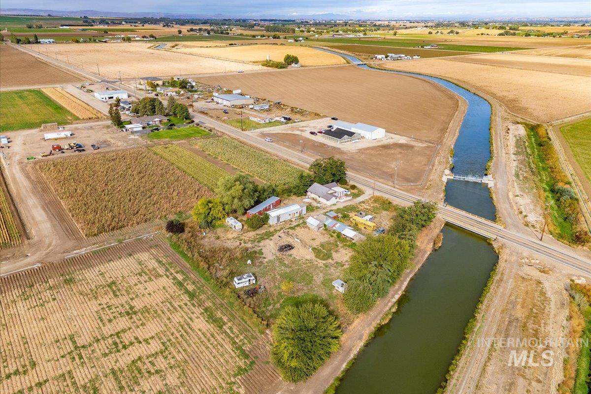 19241 Homedale Rd, Caldwell, Idaho 83605, 2 Bedrooms, 2 Bathrooms, Residential For Sale, Price $525,000,MLS 98967654