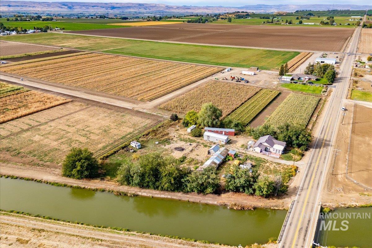 19241 Homedale Rd, Caldwell, Idaho 83605, 2 Bedrooms, 2 Bathrooms, Residential For Sale, Price $525,000,MLS 98967654